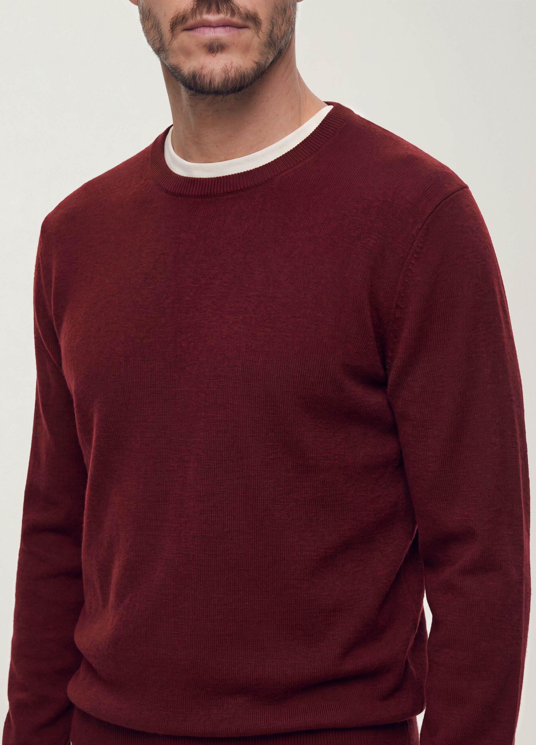 Maglia girocollo rossa in misto viscosa regular fit