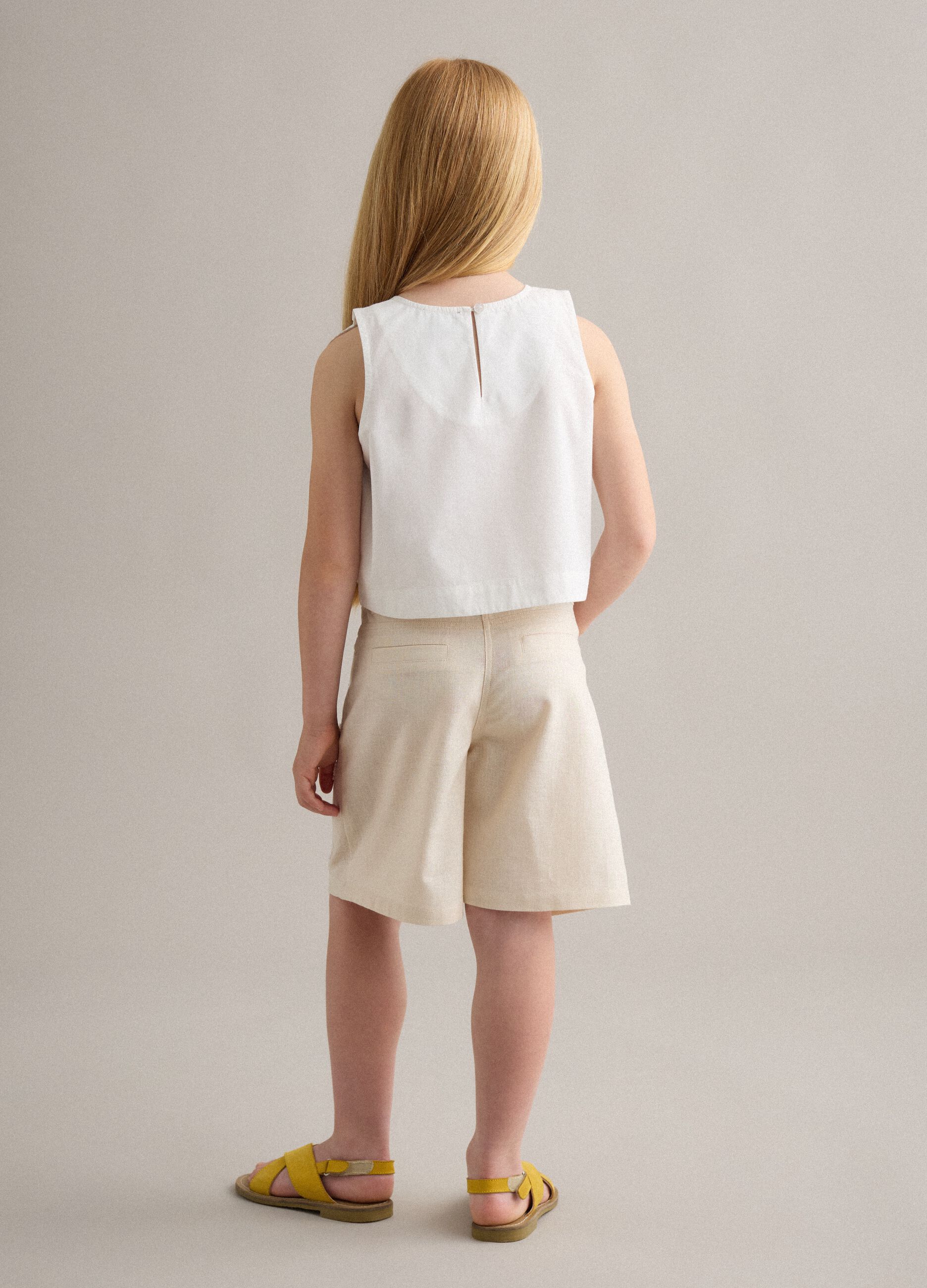 Beige cotton-linen blend shorts with embroidery