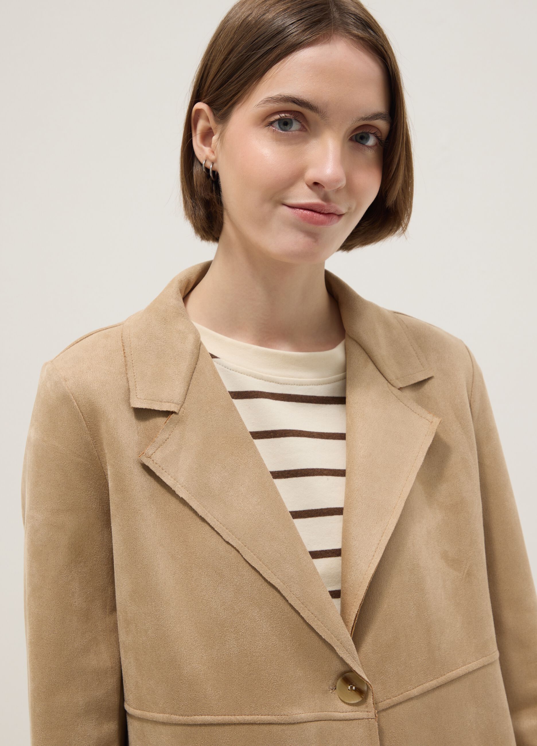 &Mu;&pi;&epsilon;&zeta; &epsilon;&lambda;&alpha;&phi;&rho;ύ &mu;&pi;&omicron;&upsilon;&phi;ά&nu; &kappa;&alpha;&nu;&omicron;&nu;&iota;&kappa;ή&sigmaf; &gamma;&rho;&alpha;&mu;&mu;ή&sigmaf; &mu;&epsilon; &mu;&epsilon;&gamma;ά&lambda;&epsilon;&sigmaf; &tau;&sigma;έ&pi;&epsilon;&sigmaf;