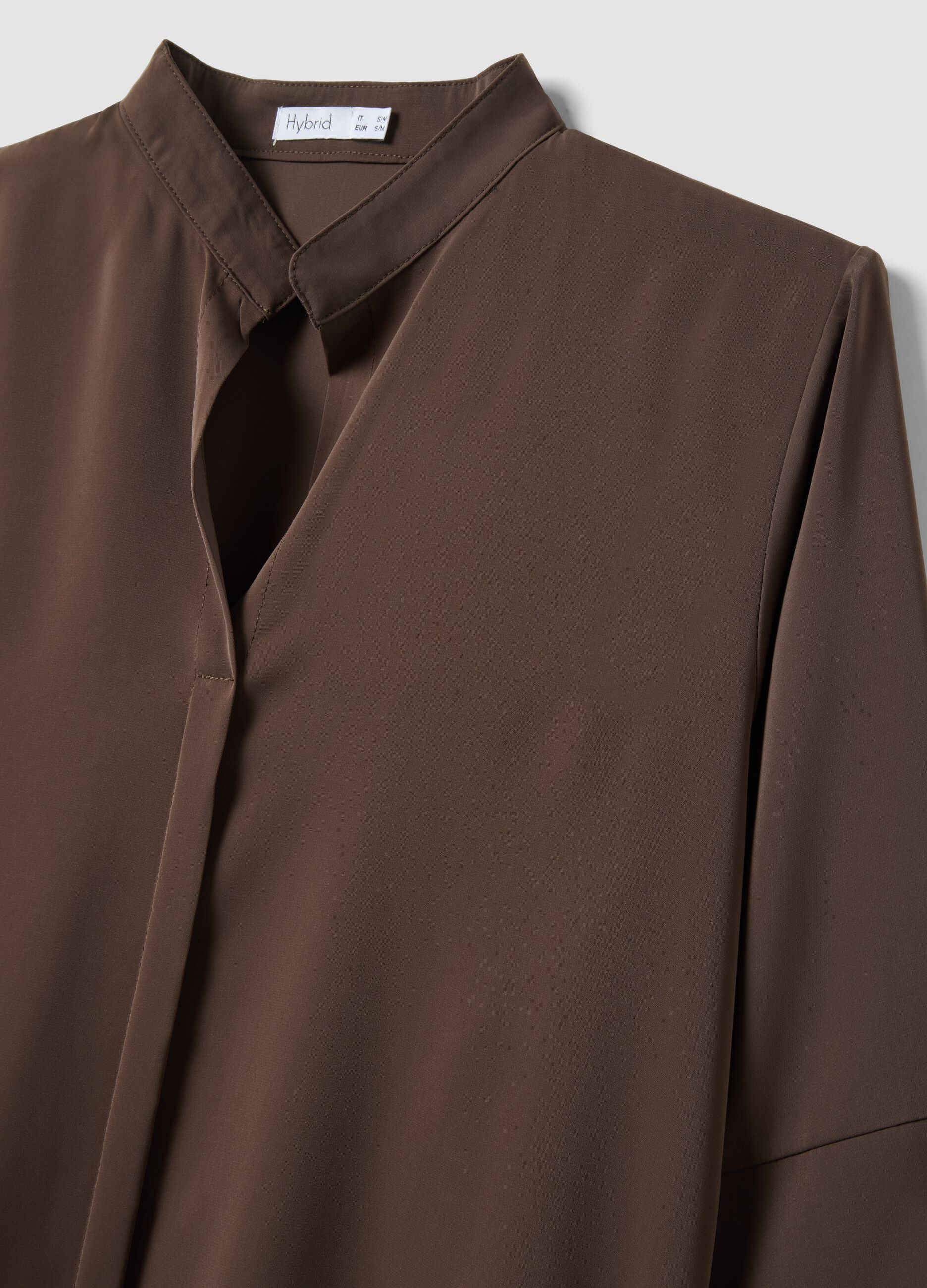 Brown long-sleeve regular fit shirt with band collar