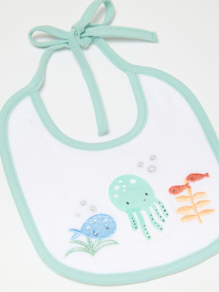 Two-pack bibs in cotton with sea motif_2