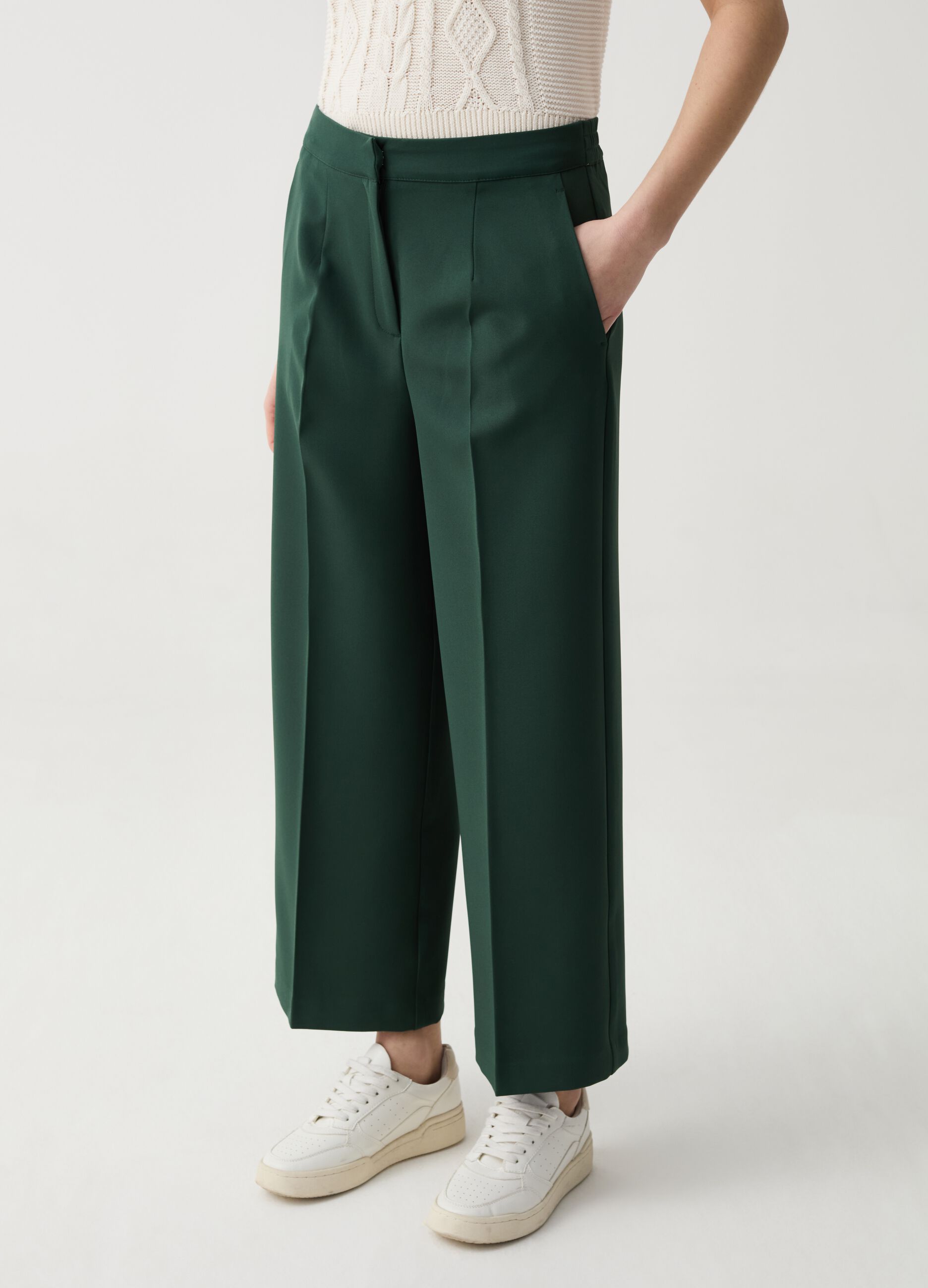 Wide-leg cropped trousers with darts