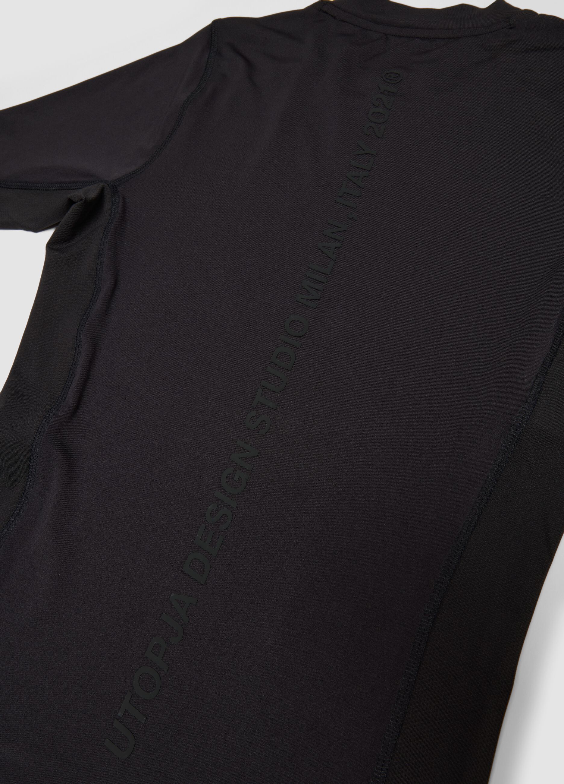 T-shirt t&eacute;cnica justa &ndash; Preta