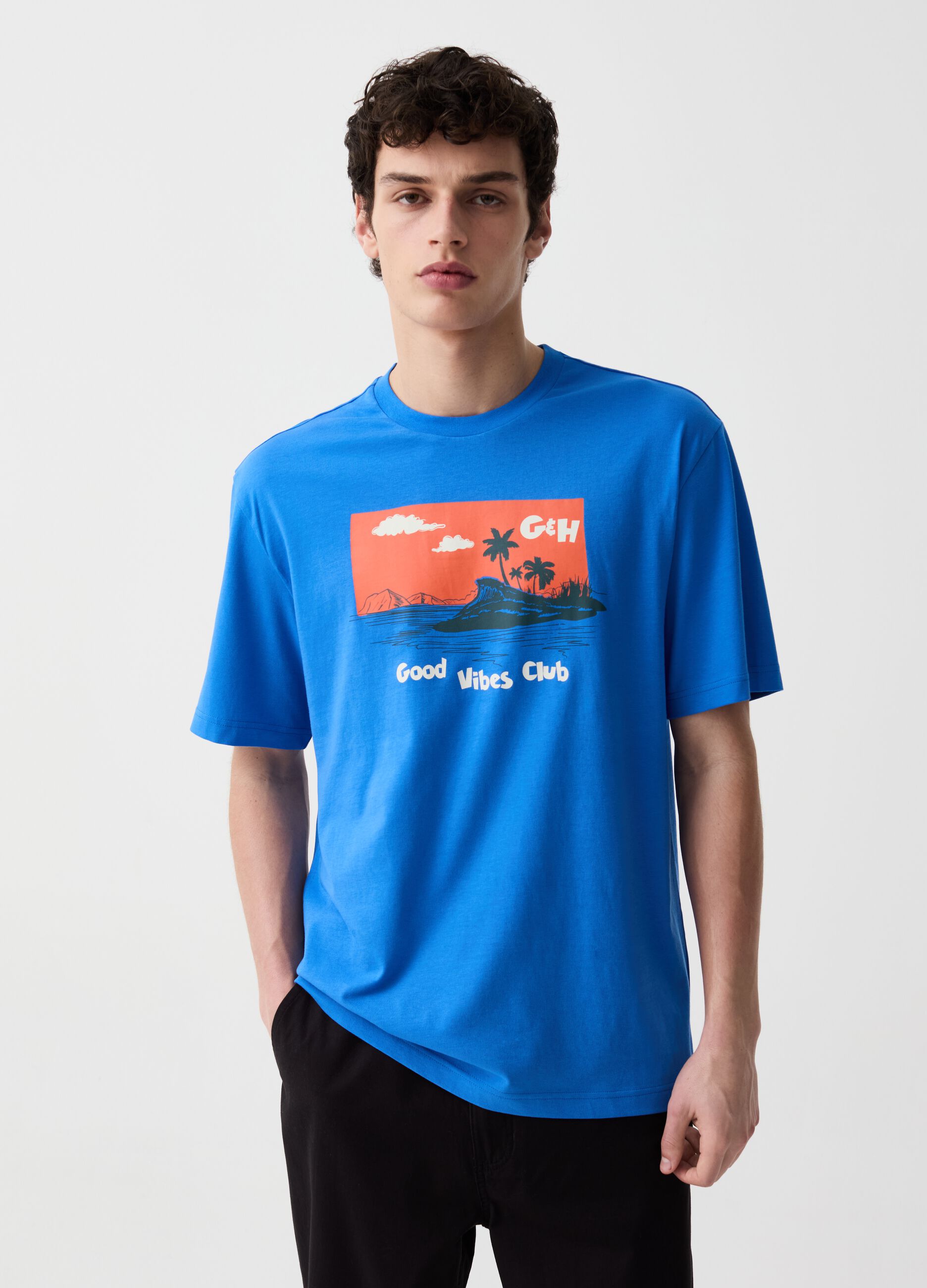 T-shirt with Good Vibes Club print