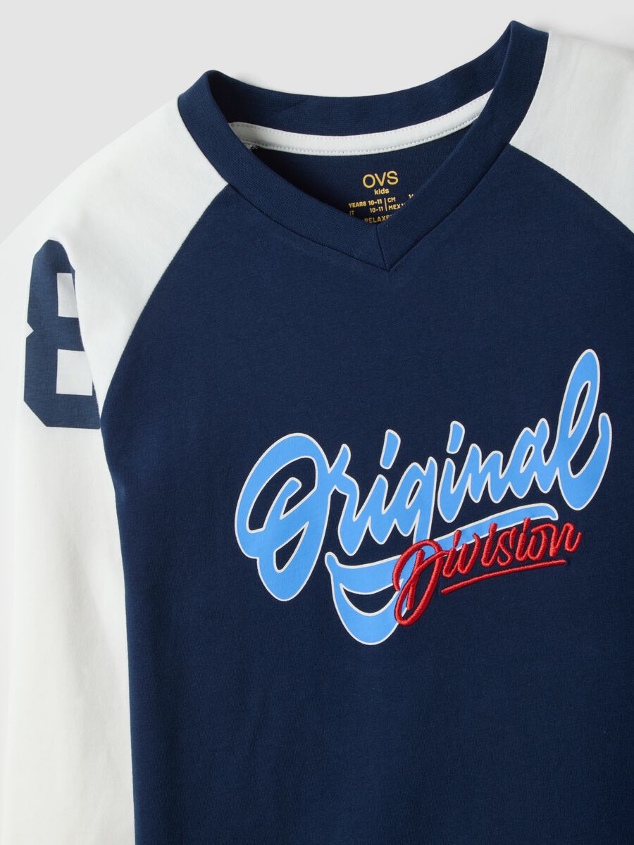 T-shirt blu in puro cotone con girocollo e stampa per ragazzo_4