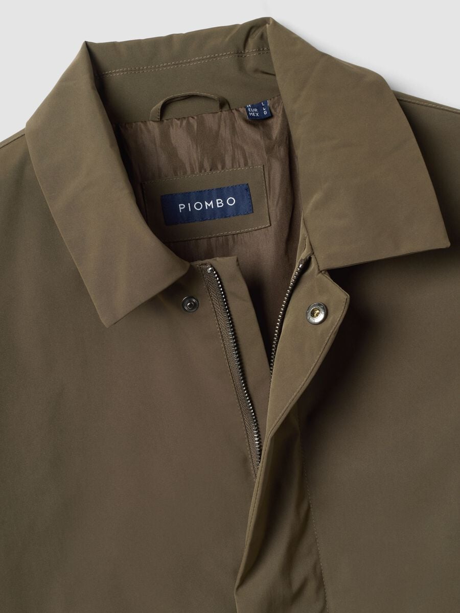 Gabardina impermeable marr&oacute;n larga de corte regular_5