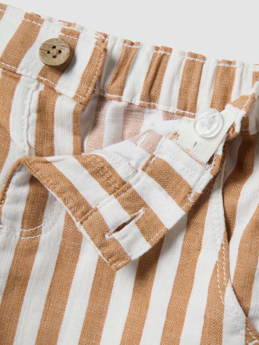 Multicolour striped cotton and linen blend shorts for toddlers with regular fit_2