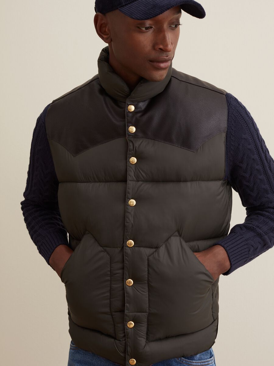 Quilted gilet with high collar_0