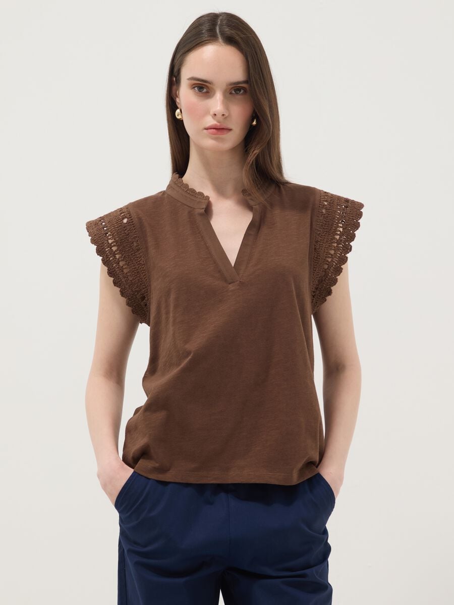 Brown pure cotton T-shirt with crochet details, regular fit_1