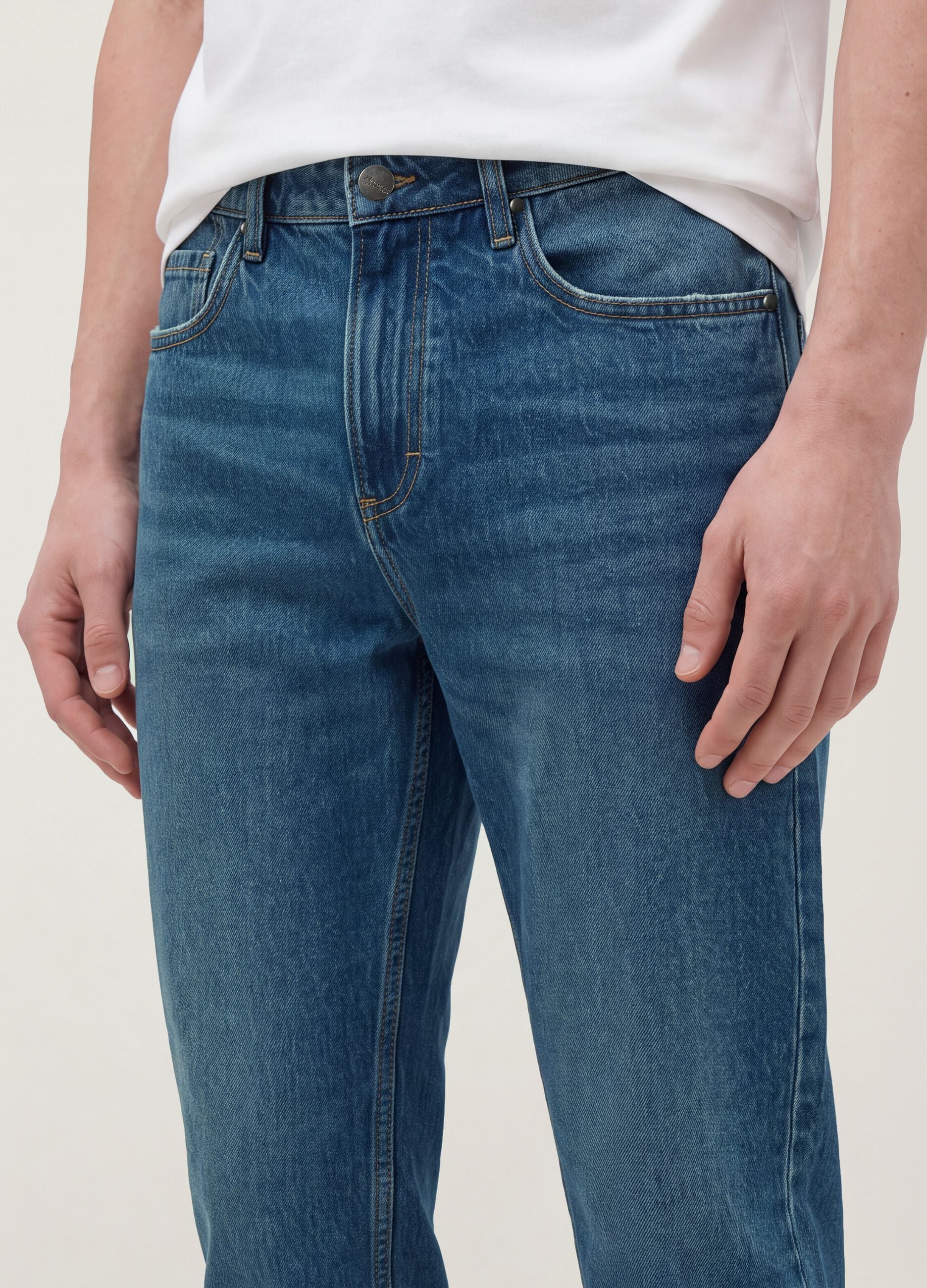 Blaue Regular Tapered Jeans aus Baumwoll- und Lyocell-Mix