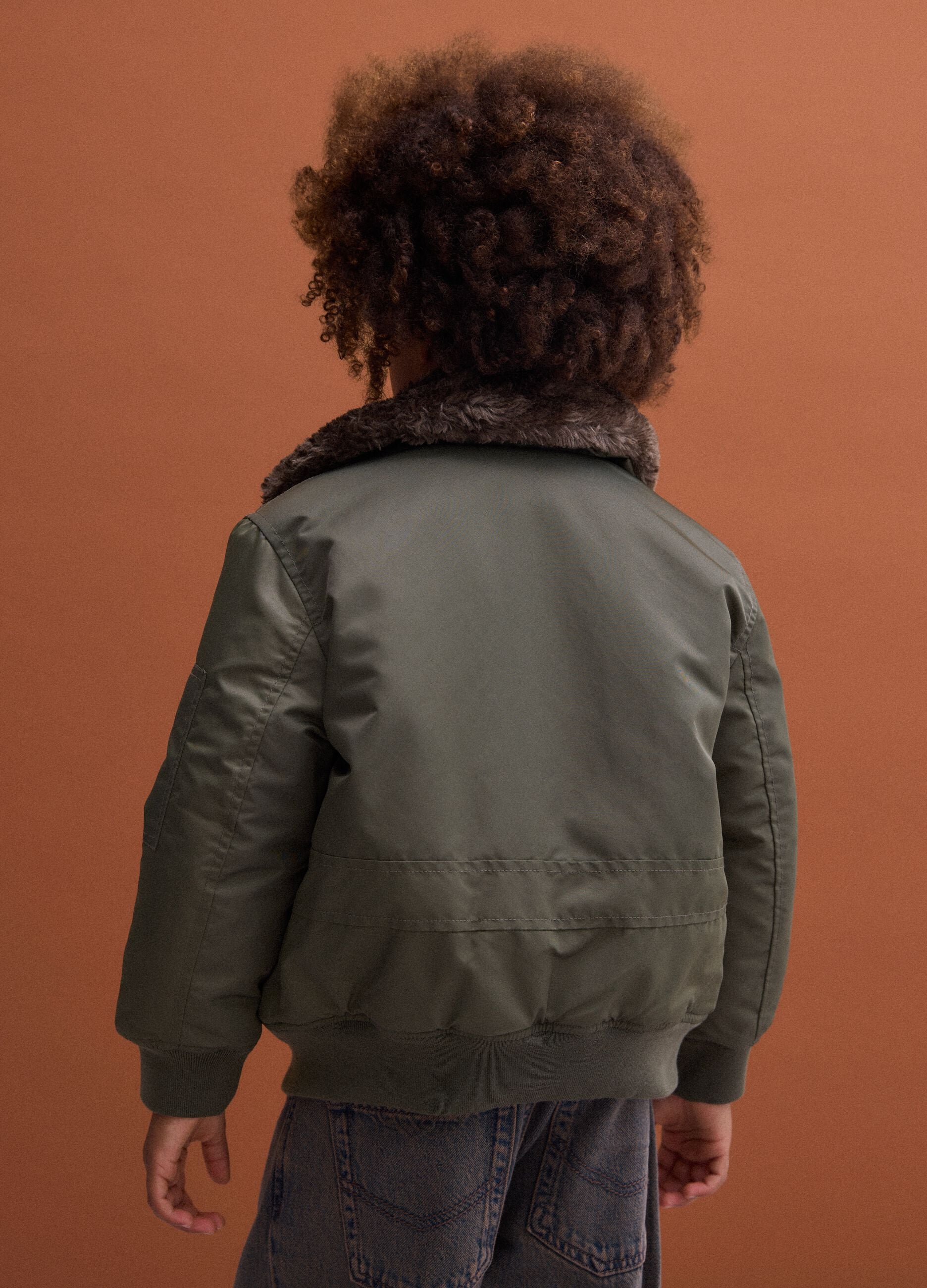 Dunkelgr&uuml;ne, wattierte, wasserabweisende Jacke im Oversized-Fit