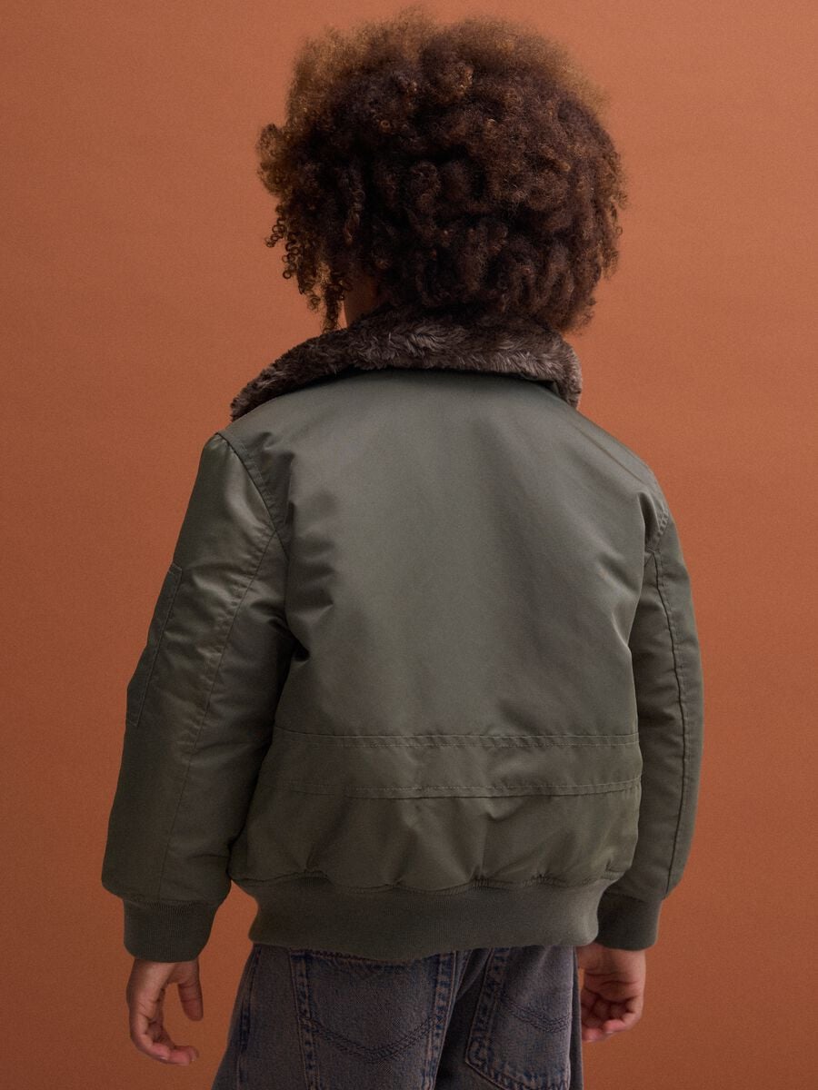 Dunkelgr&uuml;ne, wattierte, wasserabweisende Jacke im Oversized-Fit_2