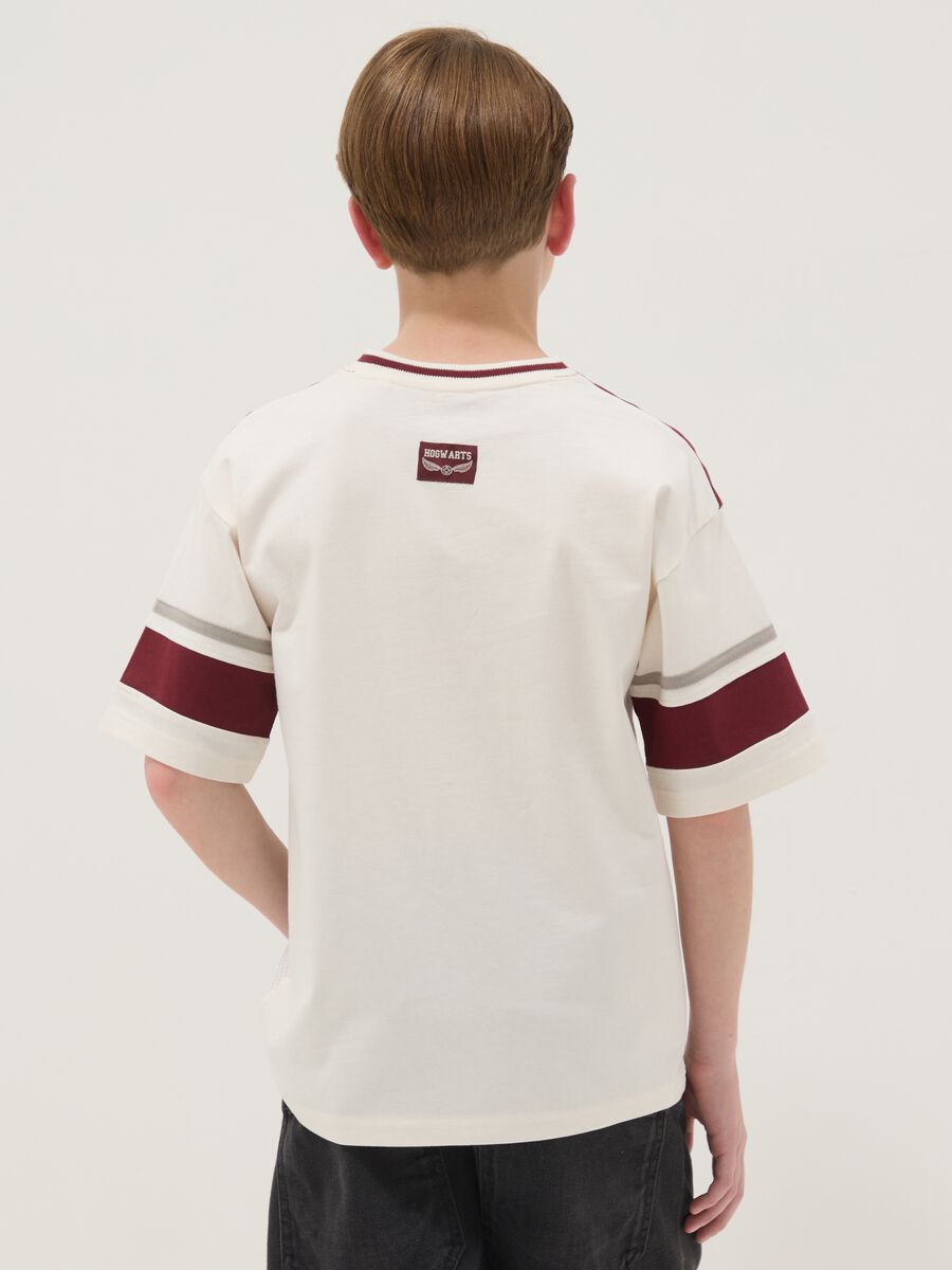 Wei&szlig;es T-Shirt aus reiner Baumwolle mit Kontrasteins&auml;tzen_1