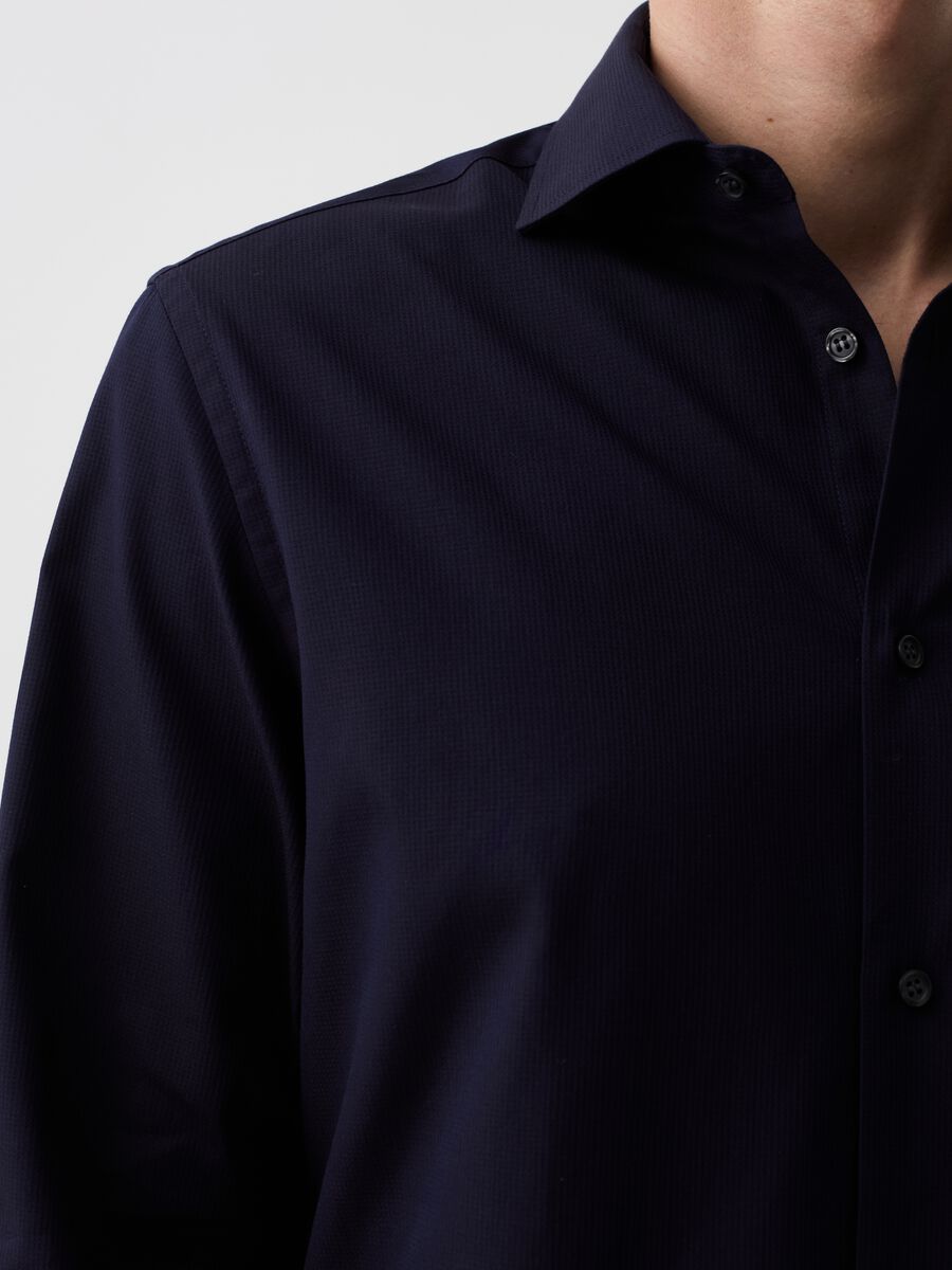 Regular-fit easy-iron shirt with micro weave_1