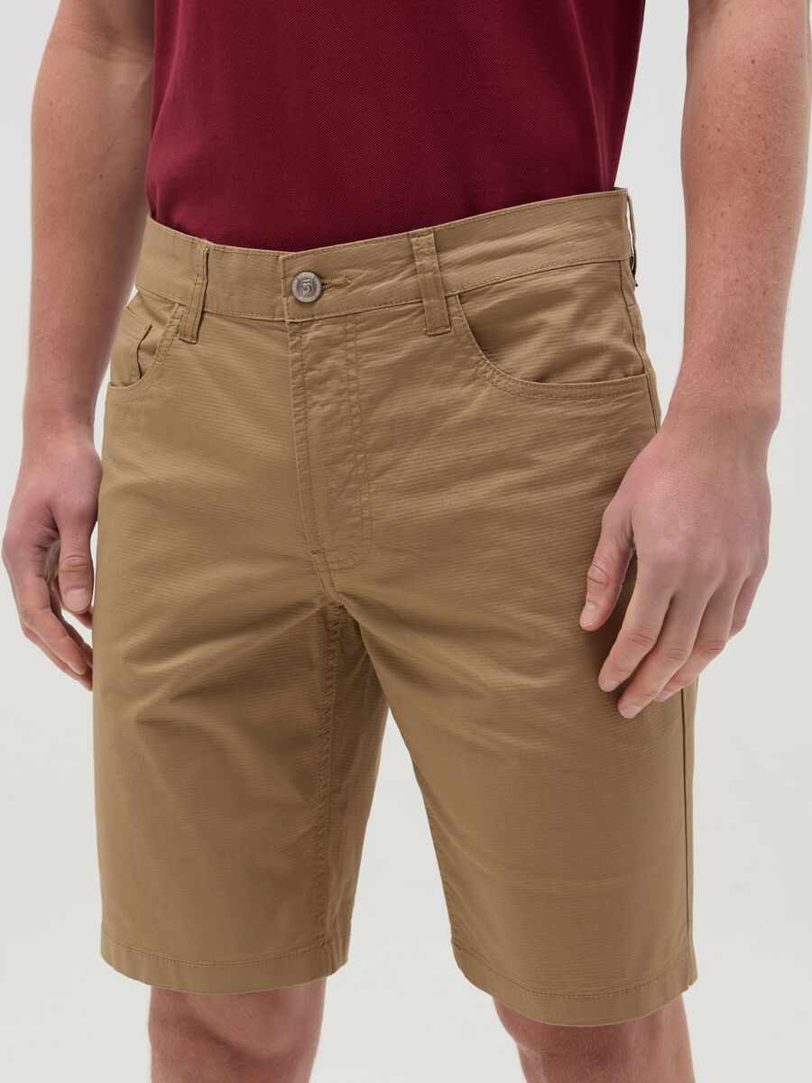 Bermuda shorts with five pockets and ripstop weave_1