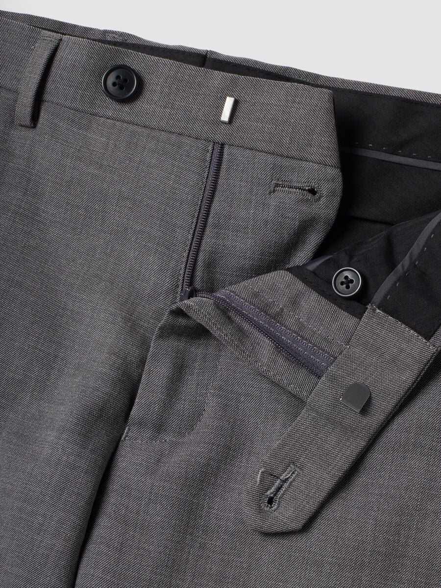 Pantaloni formali grigi in viscosa elasticizzata slim fit_5