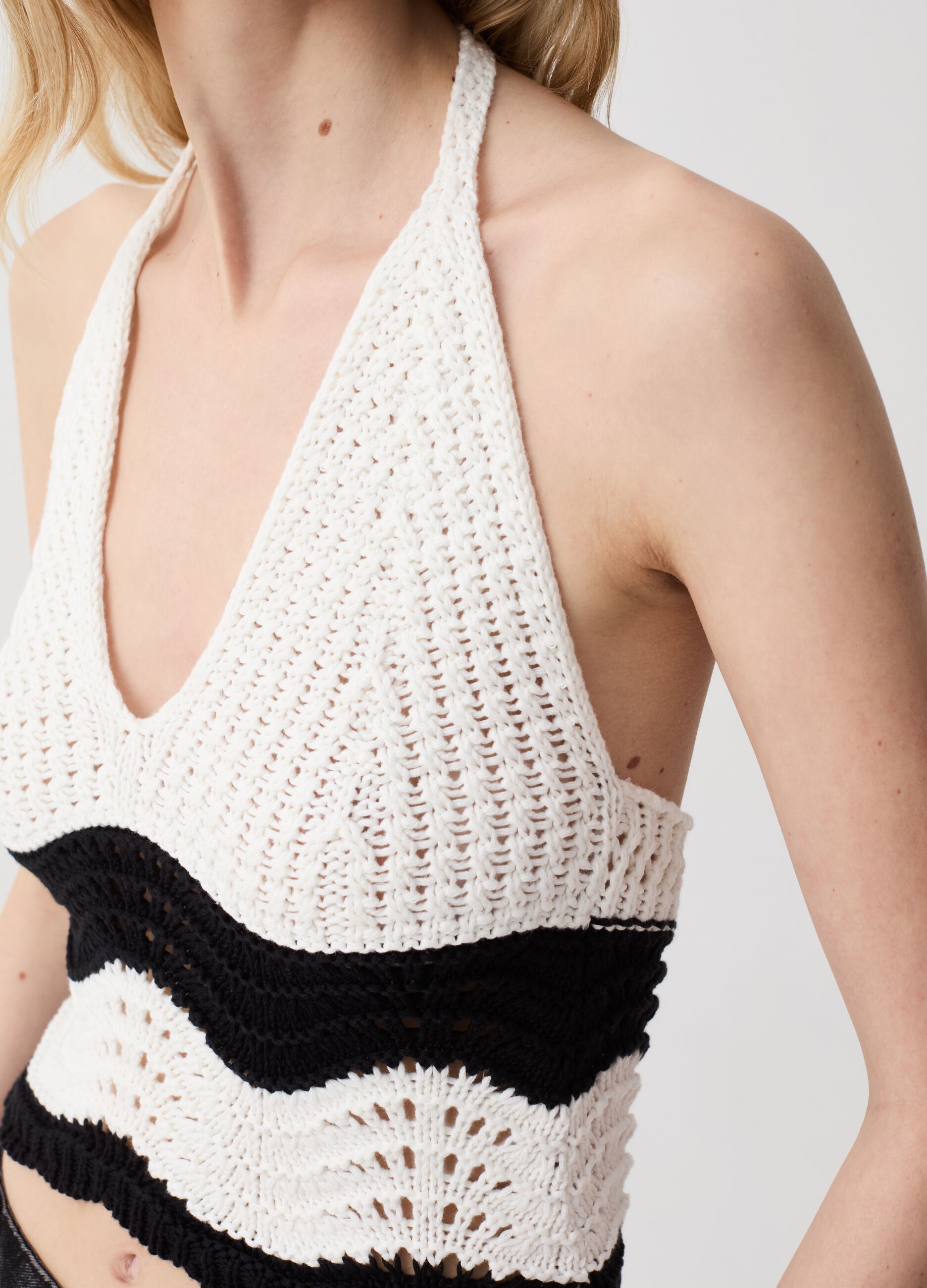Crochet crop top with V neck
