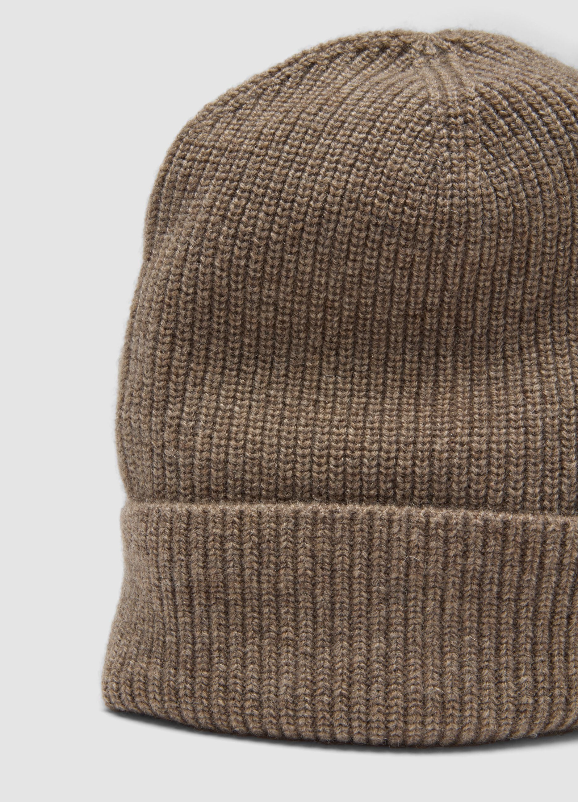Beige ribbed pure cashmere beanie