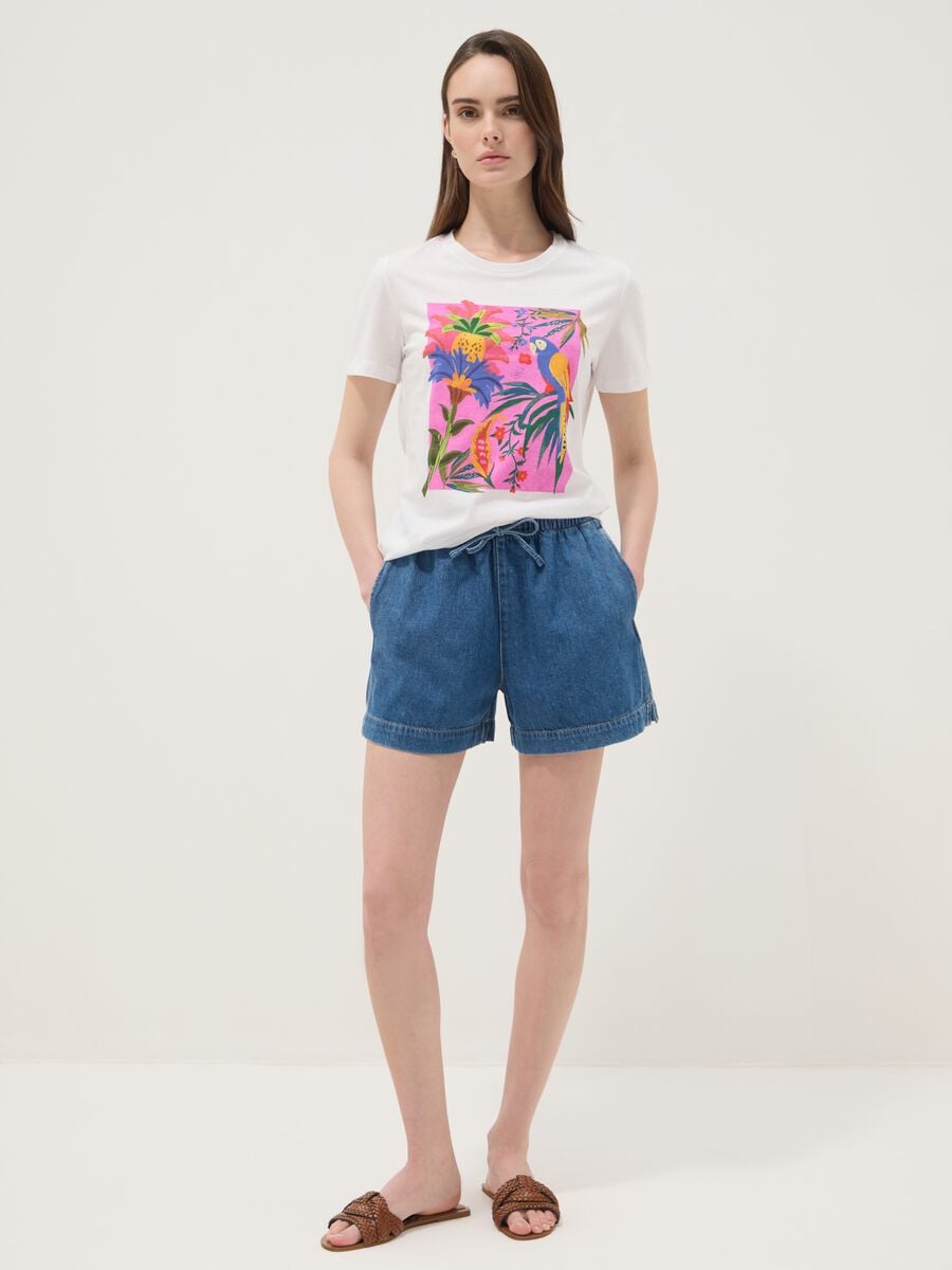 Camiseta blanca de algod&oacute;n puro con estampado tropical_1