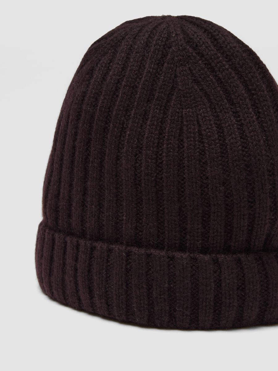 Berretto marrone in puro cashmere a coste_2