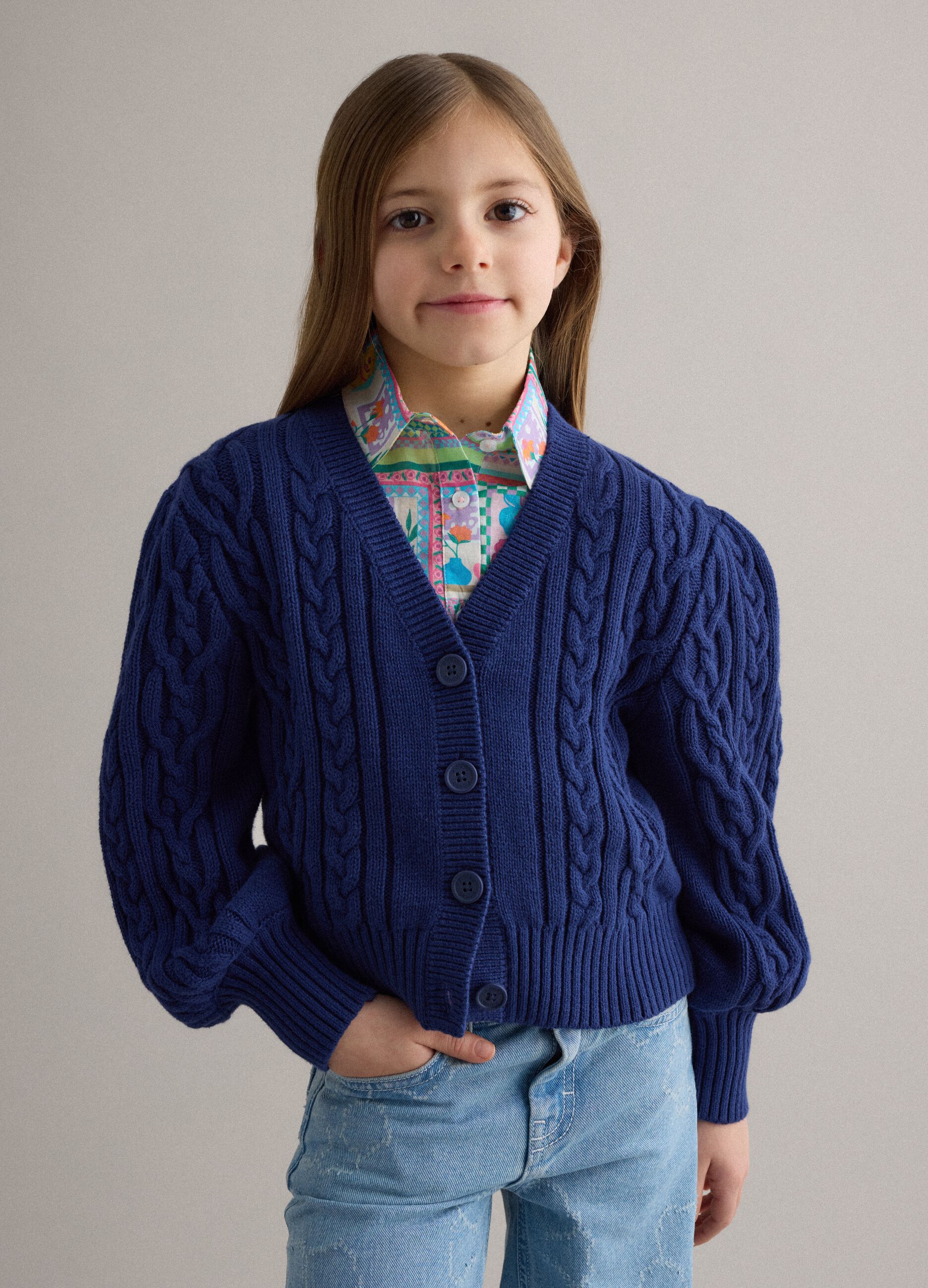 Cardigan azul de algod&atilde;o puro para menina regular fit com decote V profundo