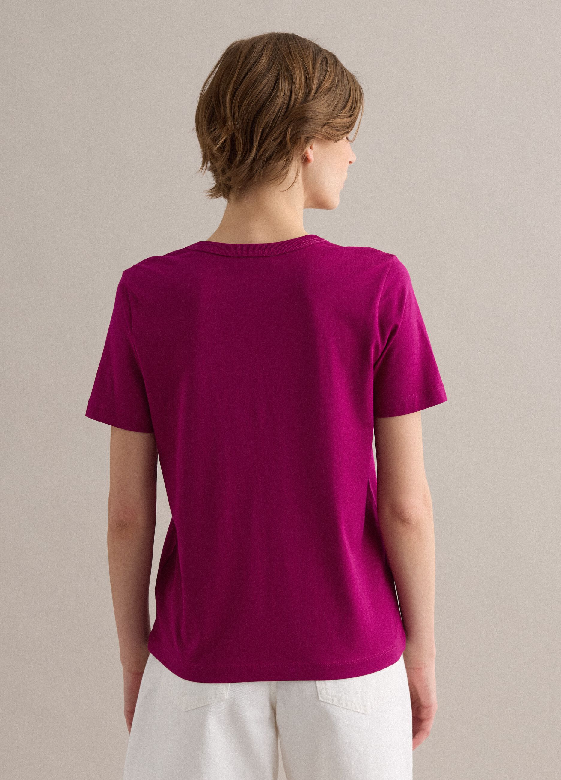 &Mu;&omega;&beta; T-shirt &alpha;&pi;ό &kappa;&alpha;&theta;&alpha;&rho;ό &beta;&alpha;&mu;&beta;ά&kappa;&iota; &mu;&epsilon; V &lambda;&alpha;&iota;&mu;ό&kappa;&omicron;&psi;&eta; &kappa;&alpha;&nu;&omicron;&nu;&iota;&kappa;ή&sigmaf; &epsilon;&phi;&alpha;&rho;&mu;&omicron;&gamma;ή&sigmaf;