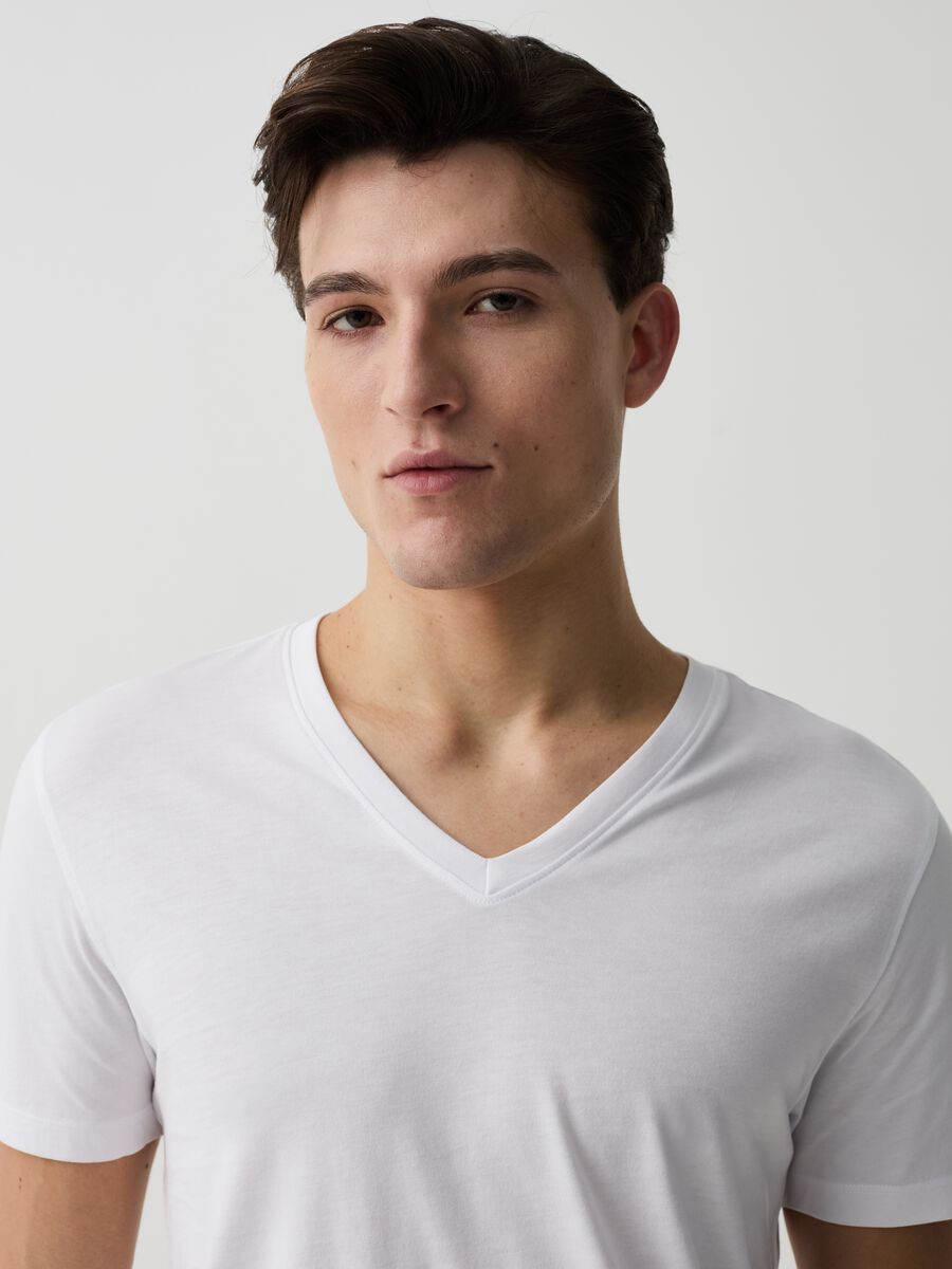 Two-pack undershirts with V neck_2