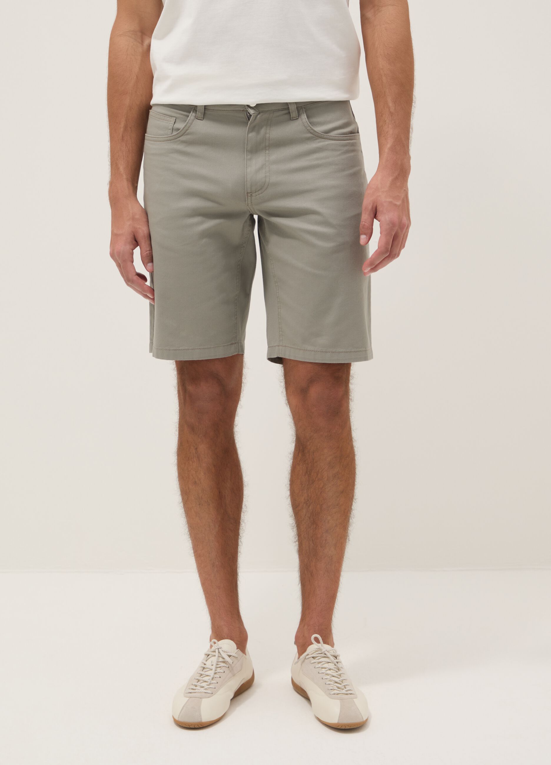 Graue Shorts aus reiner Baumwolle