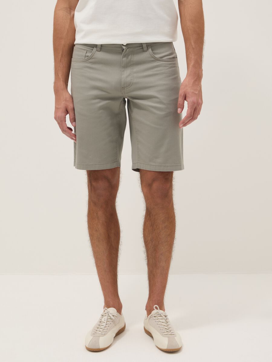 Graue Shorts aus reiner Baumwolle_1