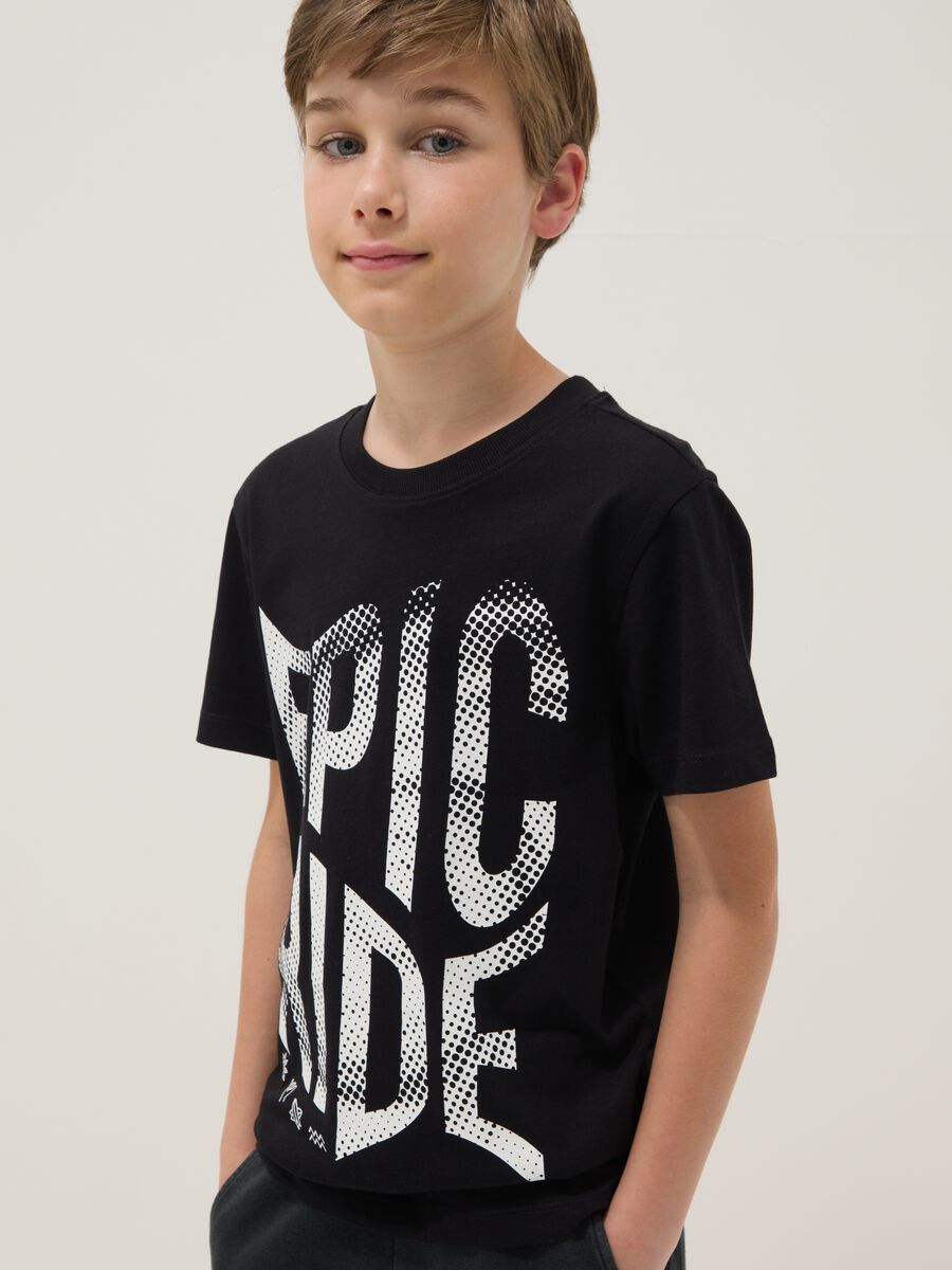 Schwarzes T-Shirt aus Bio-Baumwolle mit kurzen &Auml;rmeln_0