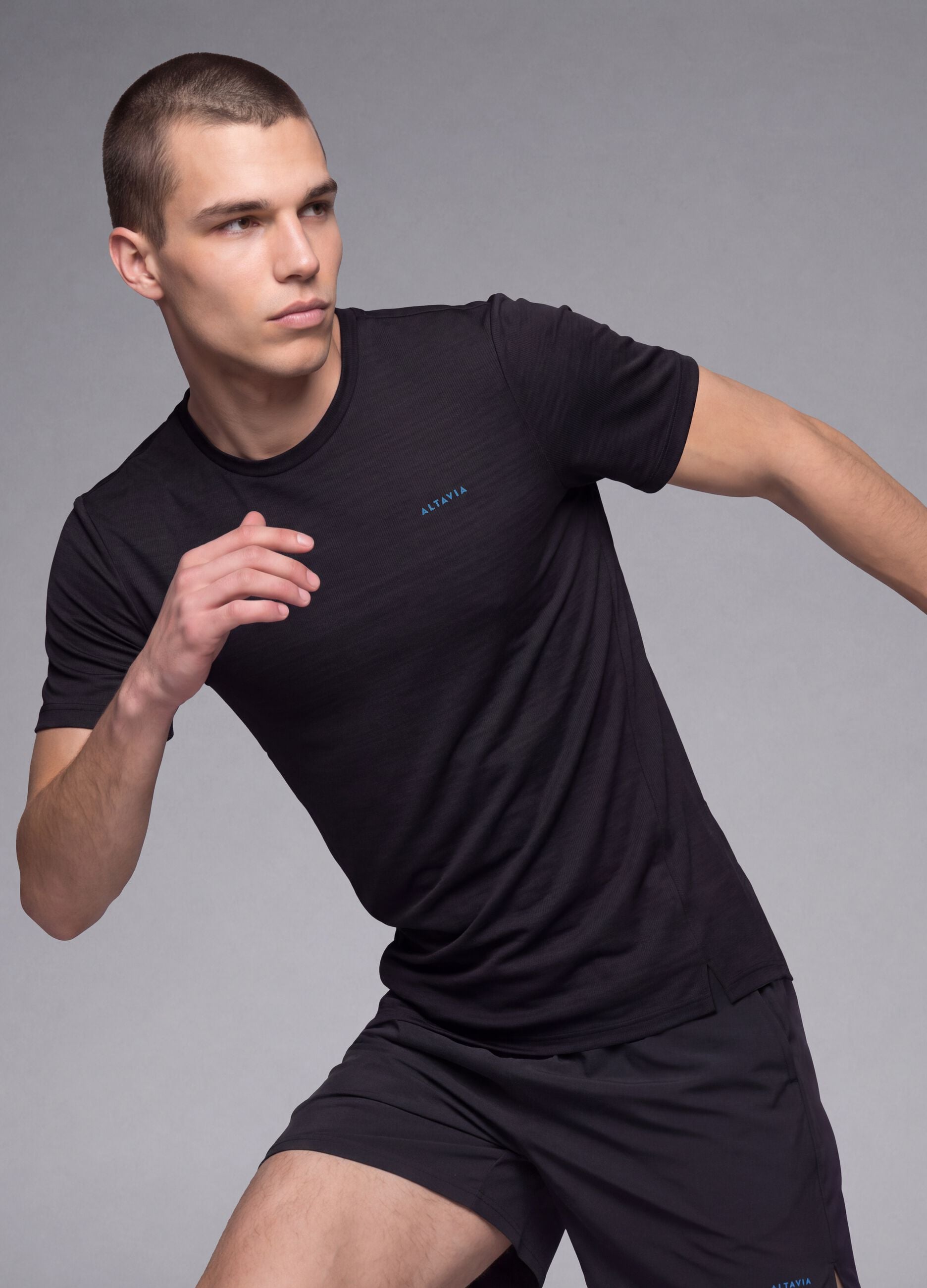 ALTAVIA black breathable technical slim-fit T-shirt
