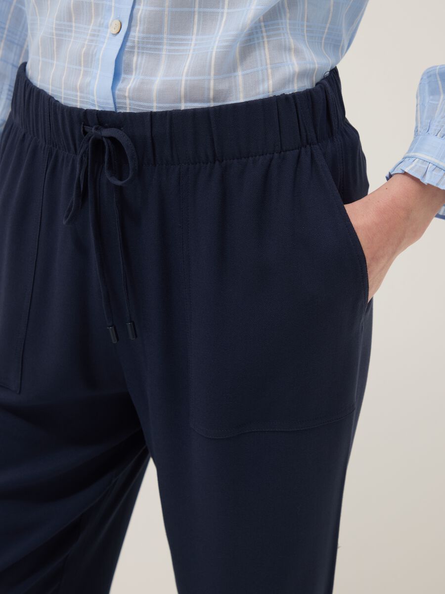 &Mu;&pi;&lambda;&epsilon; &pi;&alpha;&nu;&tau;&epsilon;&lambda;ό&nu;&iota;&alpha; jogger &alpha;&pi;ό &kappa;&alpha;&theta;&alpha;&rho;ή &beta;&iota;&sigma;&kappa;ό&zeta;&eta; &mu;&epsilon; &kappa;&alpha;&nu;&omicron;&nu;&iota;&kappa;ή &epsilon;&phi;&alpha;&rho;&mu;&omicron;&gamma;ή_3