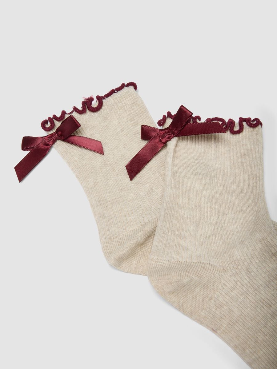 Beige organic cotton-blend socks with bow_1