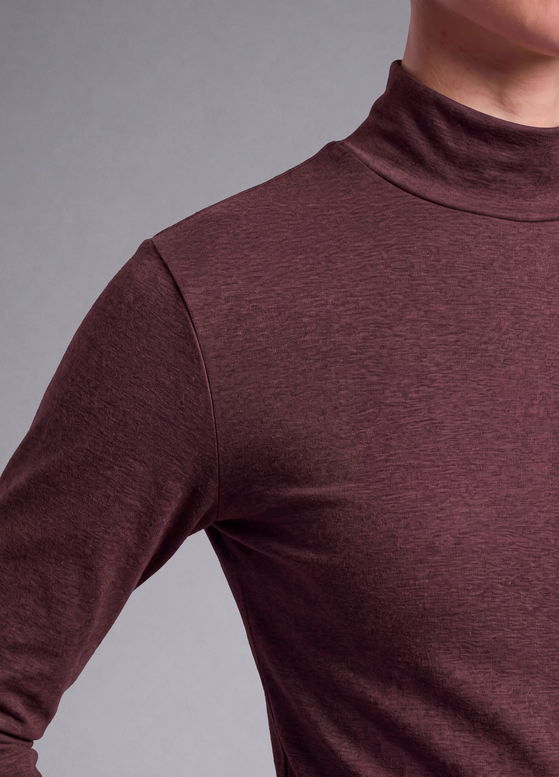 Purple cropped stretch T-shirt with high neck