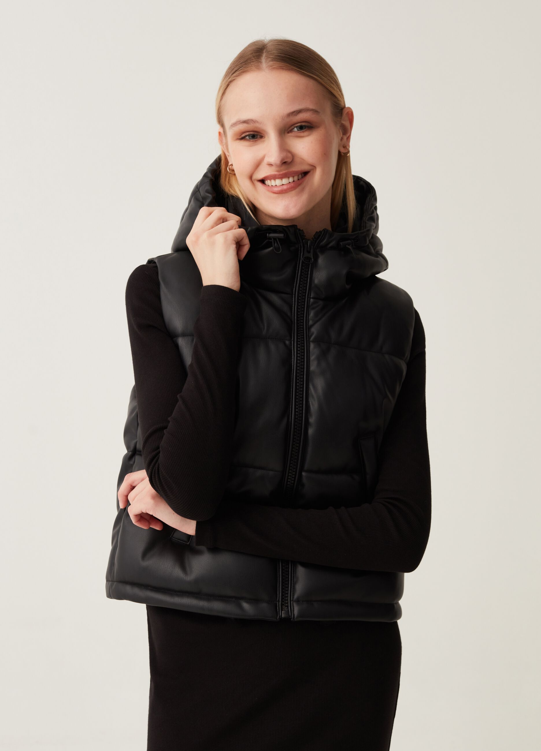 Full-zip quilted gilet with glossy effect_1