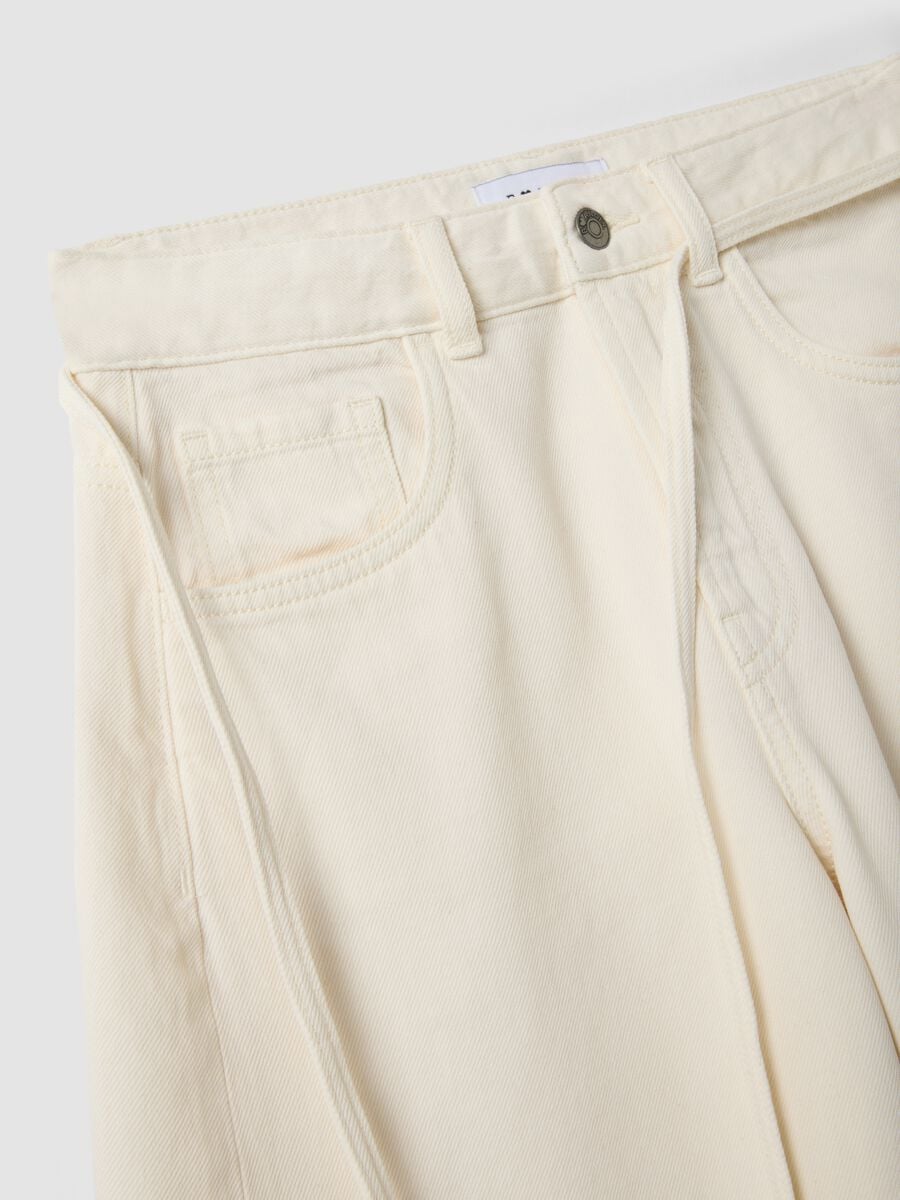 White pure cotton Bermuda shorts_5