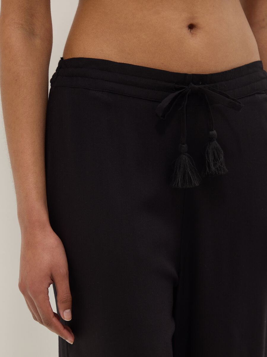 Lange Hose aus reiner Viskose in Schwarz_3