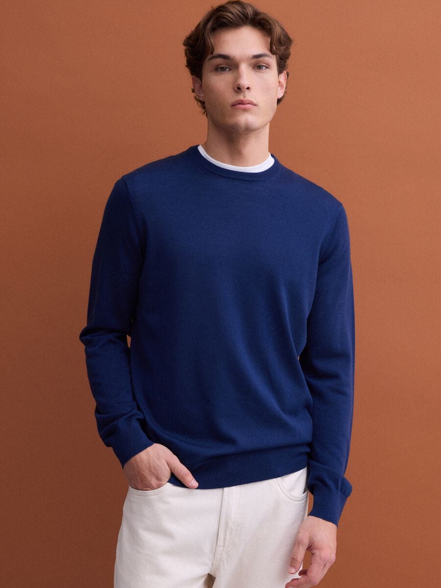 Blauer Rundhalspullover aus reiner Merinowolle, Regular Fit_0