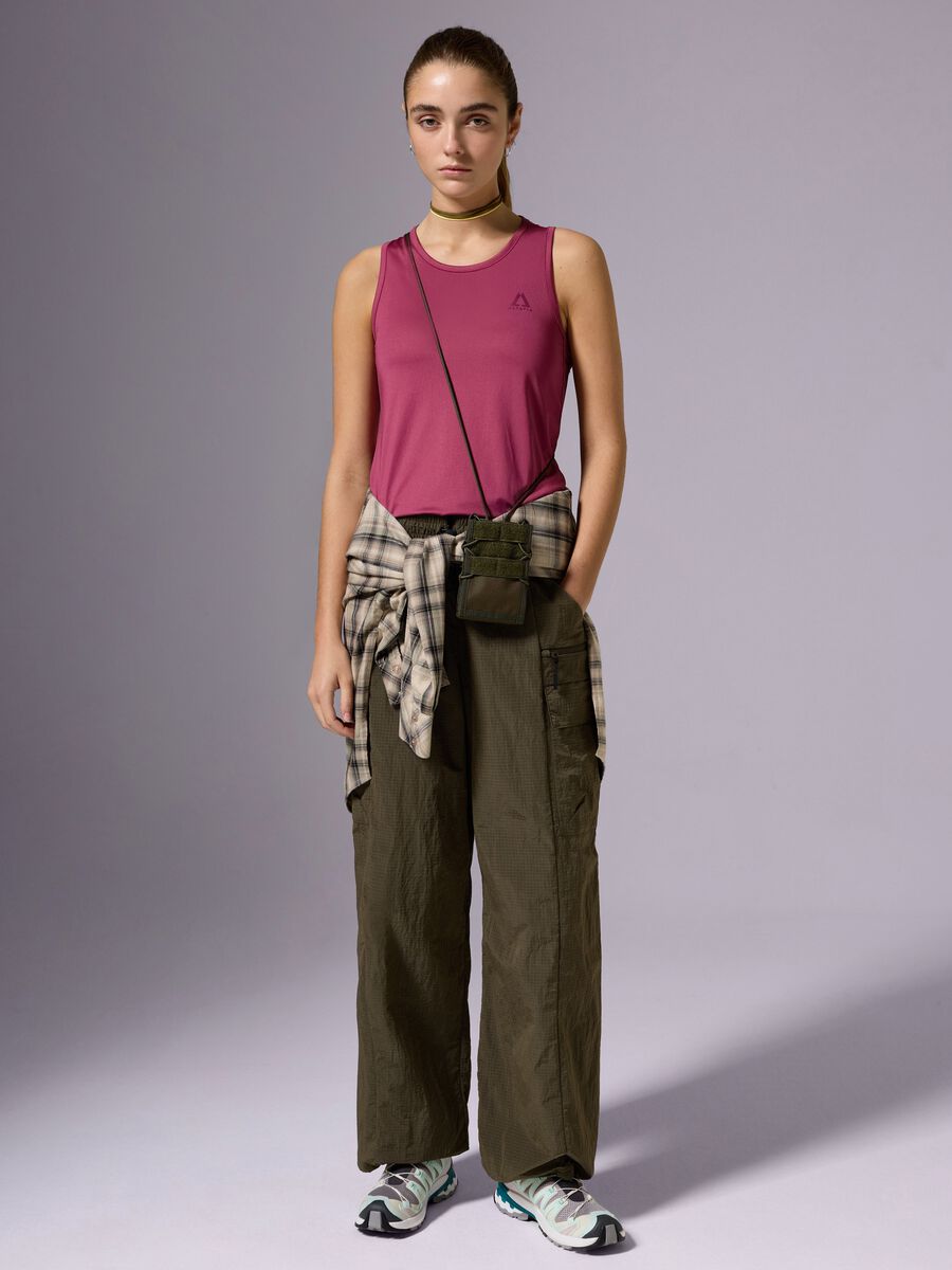 &Epsilon;&lambda;&alpha;&iota;ό&lambda;&alpha;&delta;&omicron; &pi;&rho;ά&sigma;&iota;&nu;&omicron; &alpha;&theta;&lambda;&eta;&tau;&iota;&kappa;ό &pi;&alpha;&nu;&tau;&epsilon;&lambda;ό&nu;&iota; cargo_0