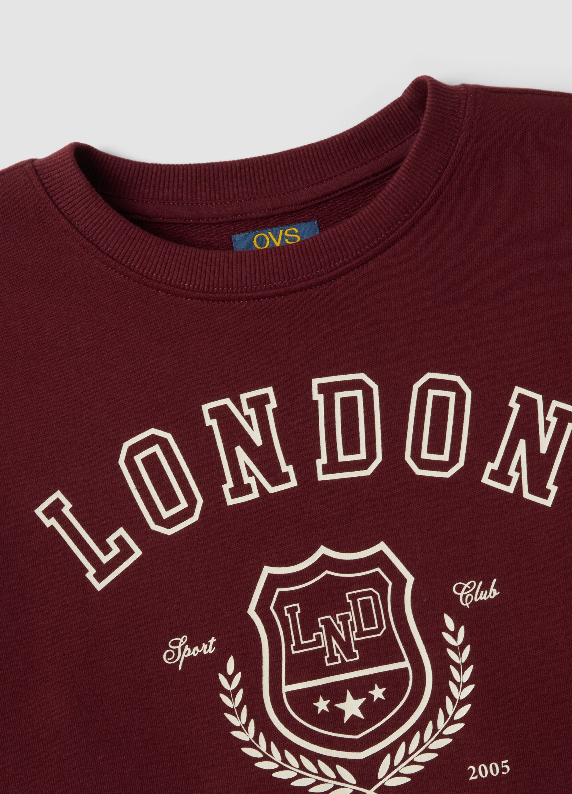 Sweatshirt vermelha 100% algod&atilde;o com gola redonda e estampado