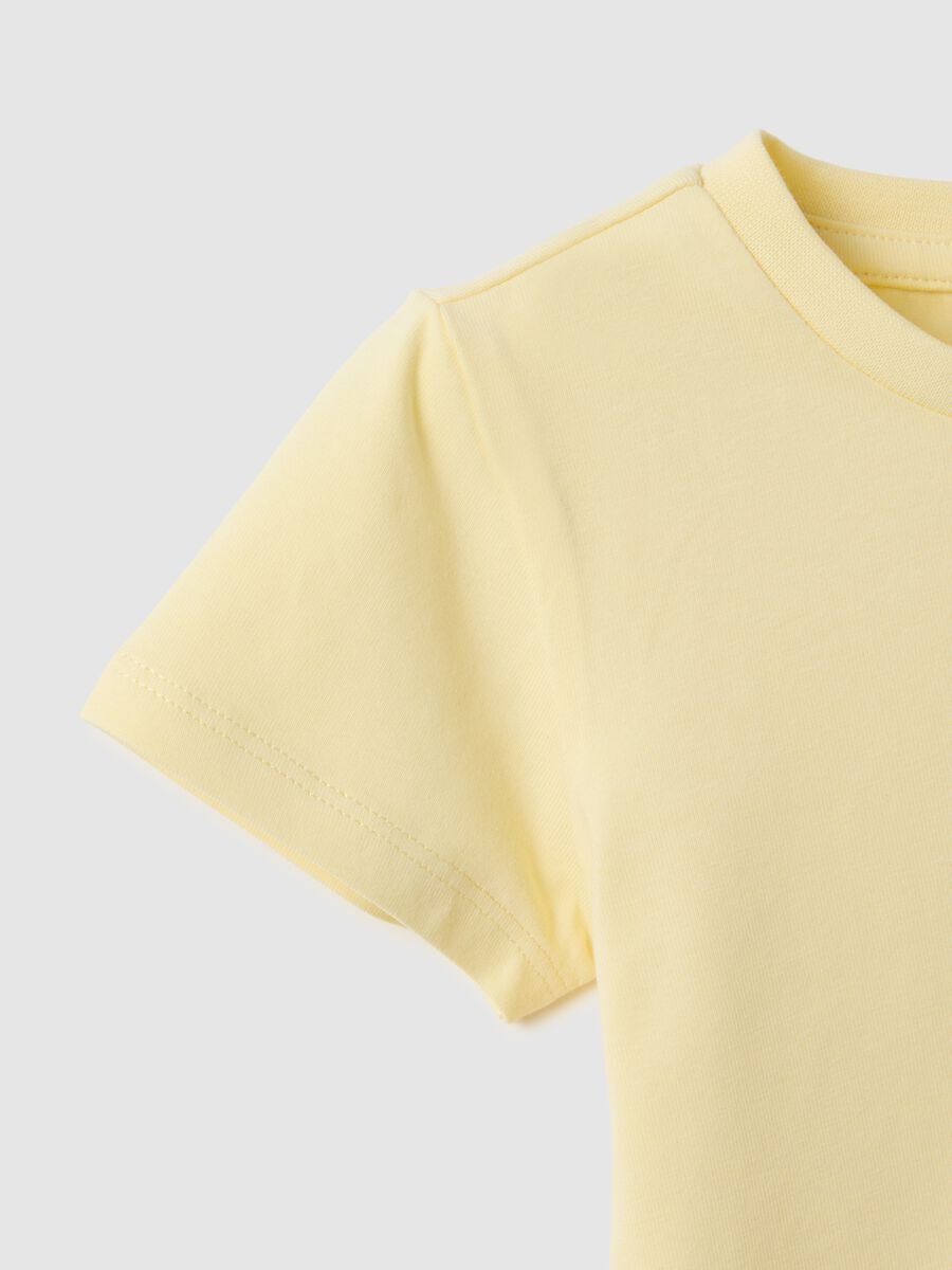 Gelbes M&auml;dchen-T-Shirt aus elastischer Baumwolle Regular Fit mit Herz_3