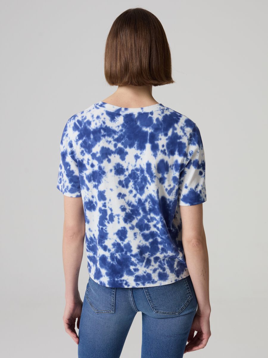 T-shirt in cotone con stampa Tie Dye_4