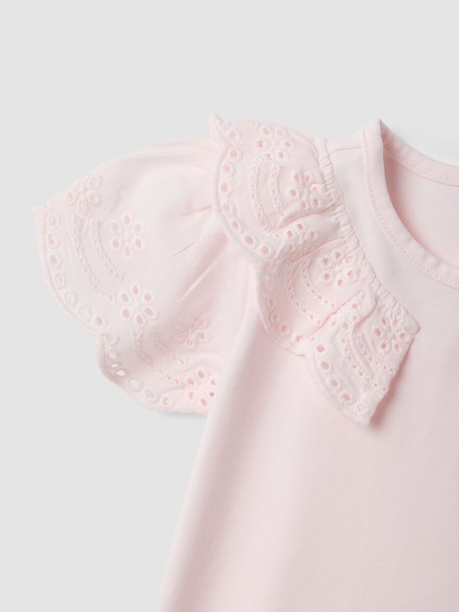 Pink short-sleeve stretch cotton T-shirt with broderie anglaise embroidery_3