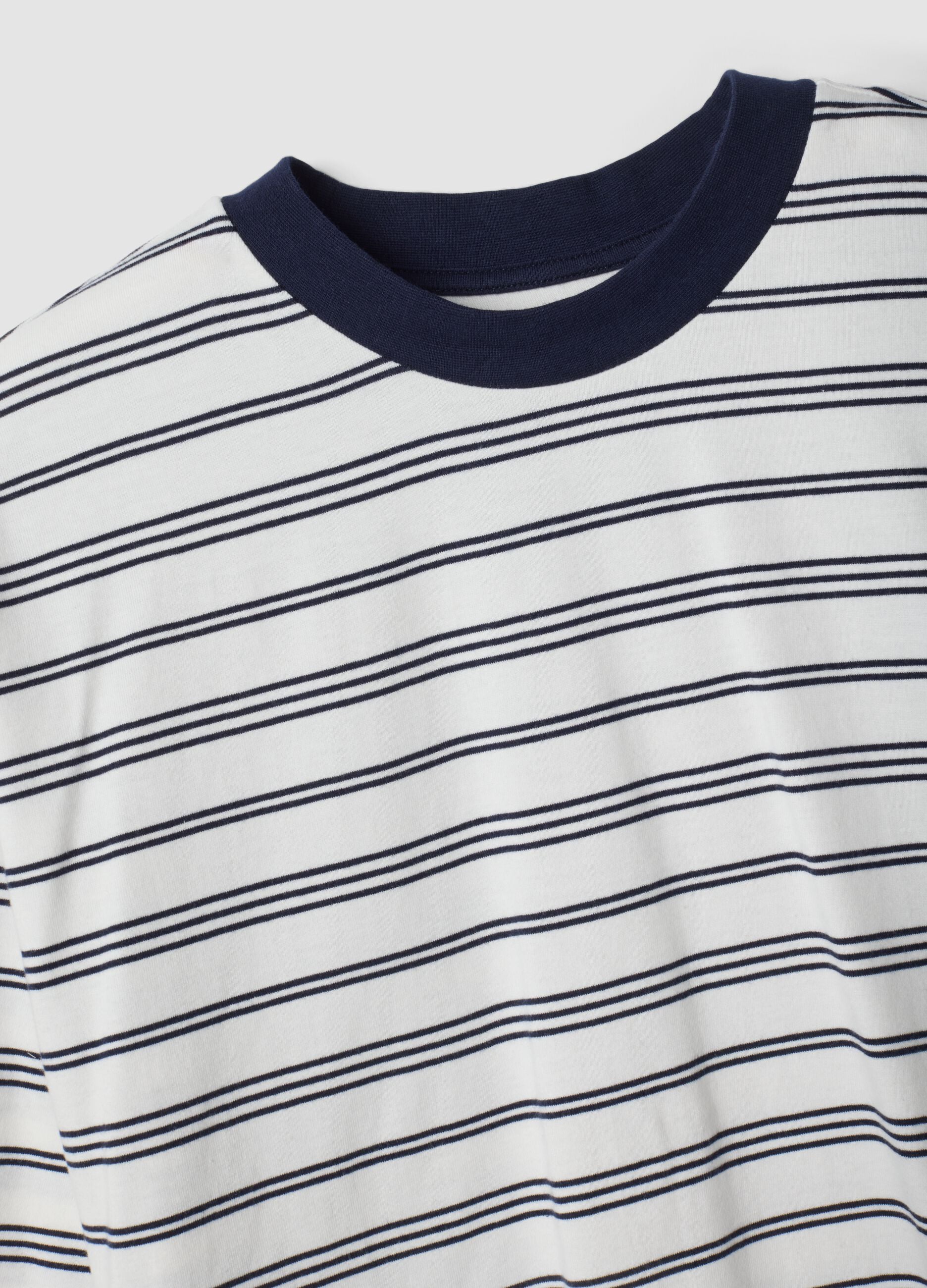 Blaues gestreiftes Boxy-Fit-T-Shirt aus reiner Baumwolle