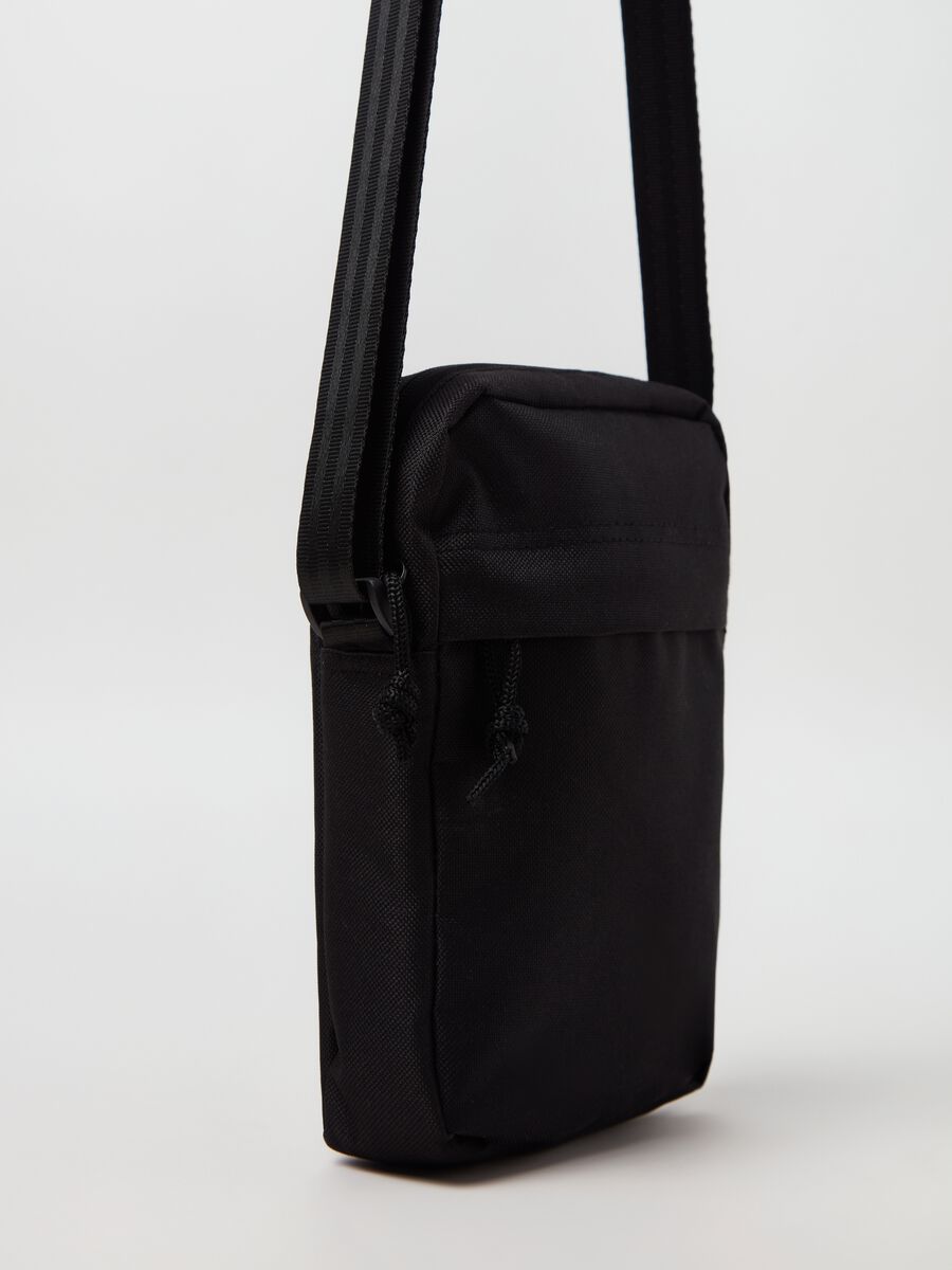 Bag with shoulder strap._2