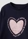 T-shirt blu in puro cotone organico con stampa cuore per bambina_2