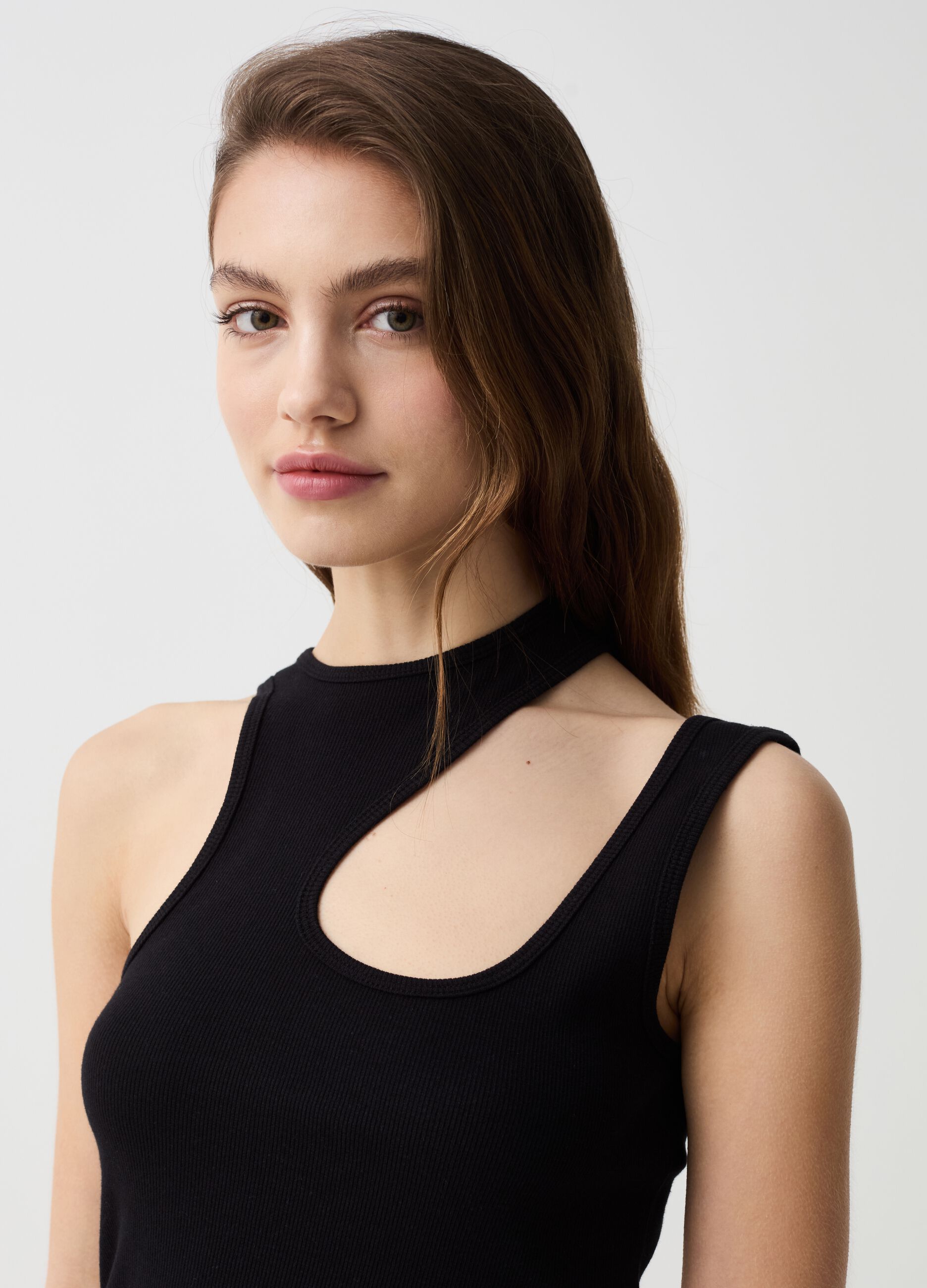 Single-shoulder top with cut-out detail