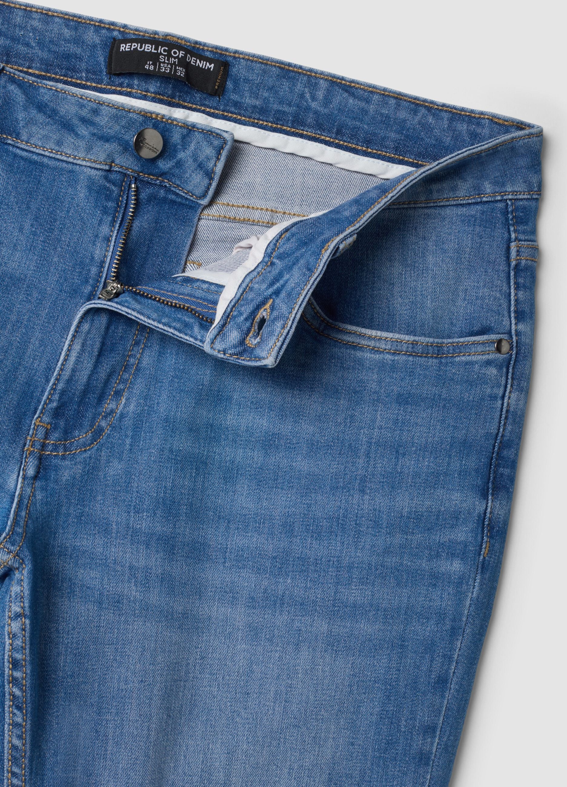 Jeans blu chiaro in cotone elasticizzato slim fit