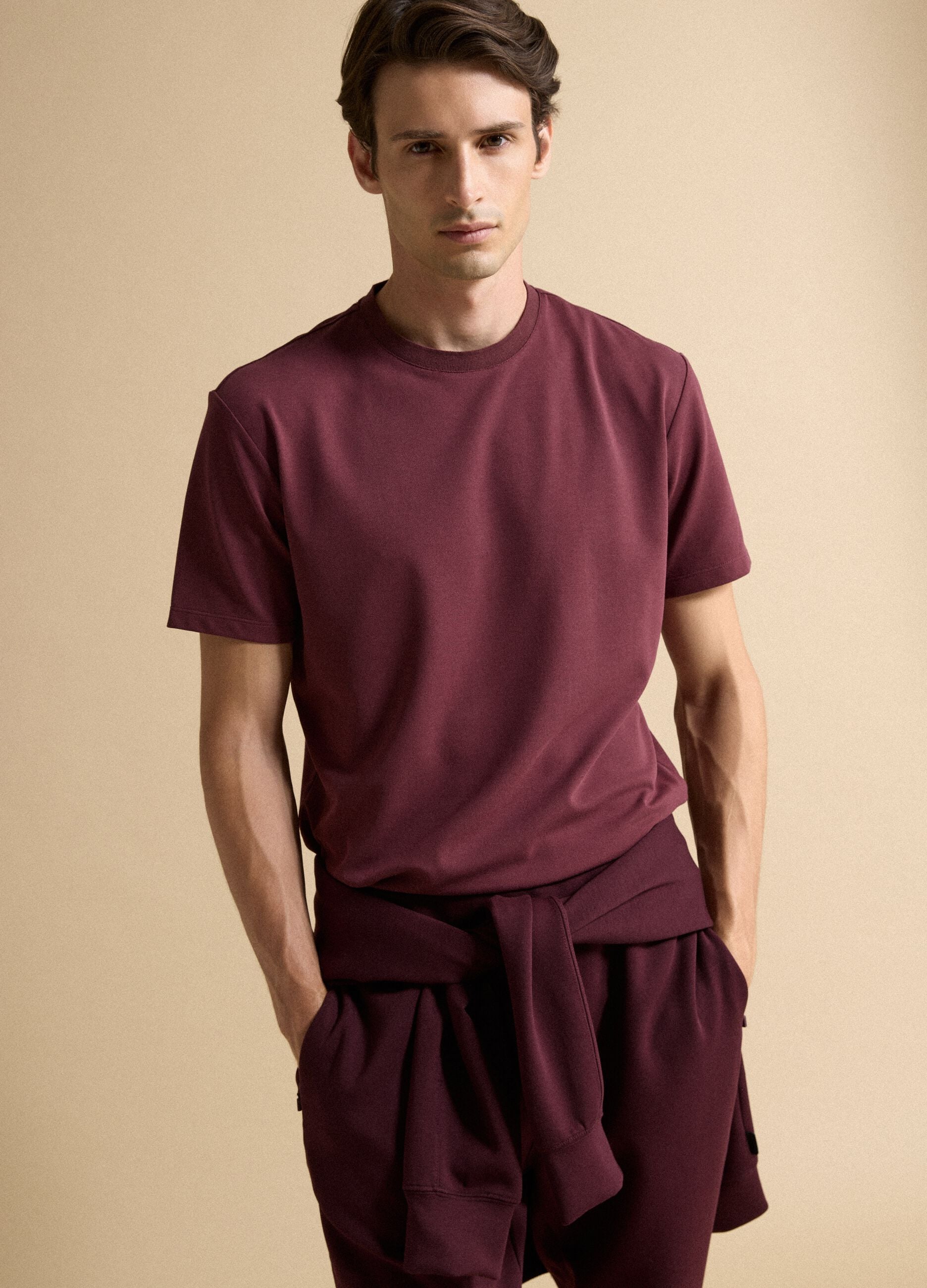 Rotes Regular-Fit T-Shirt aus elastischem Piqu&eacute;-Baumwollmix mit Easy Dry