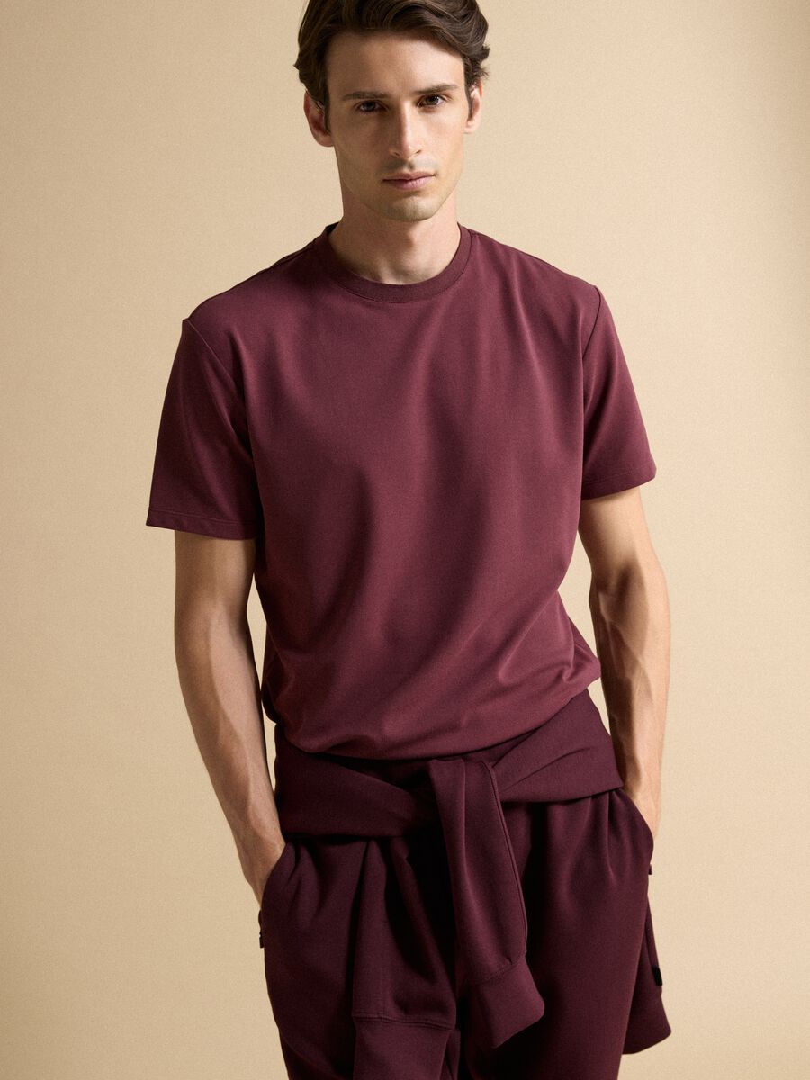 Red regular-fit stretch piqu&eacute; cotton-blend T-shirt with Easy Dry_2